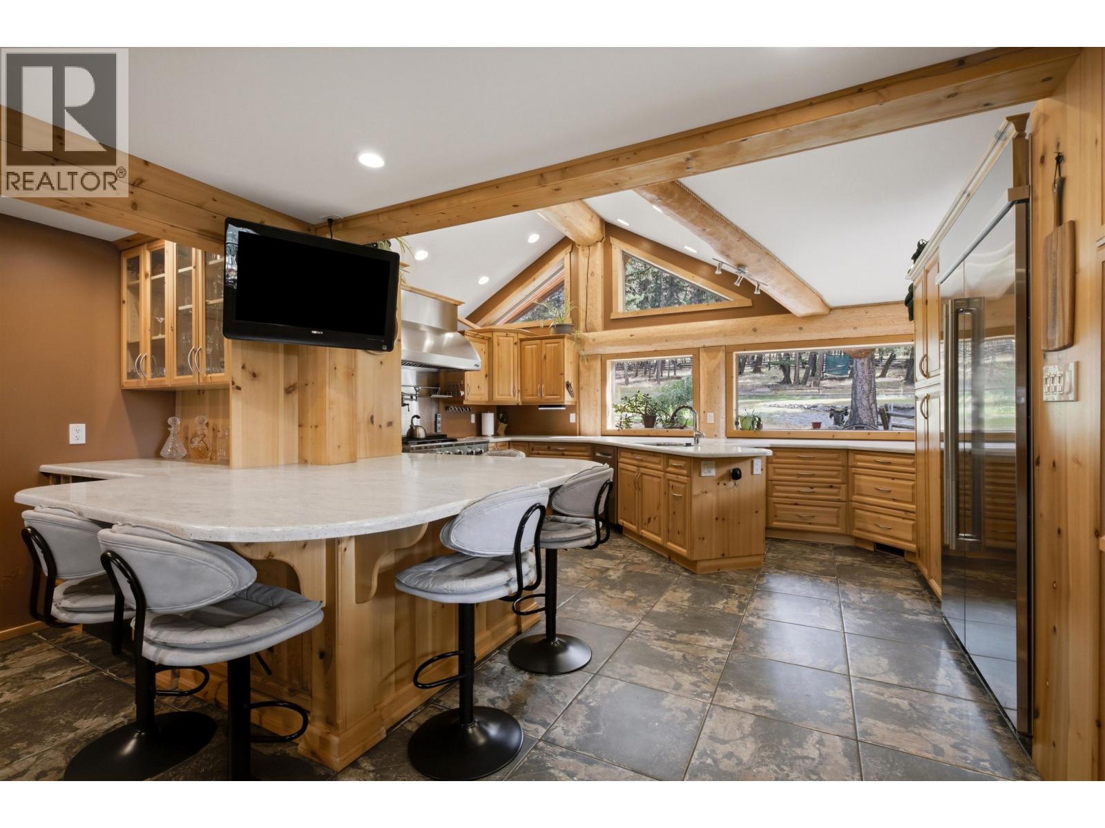 2635 Basaraba Road Property Photo 8