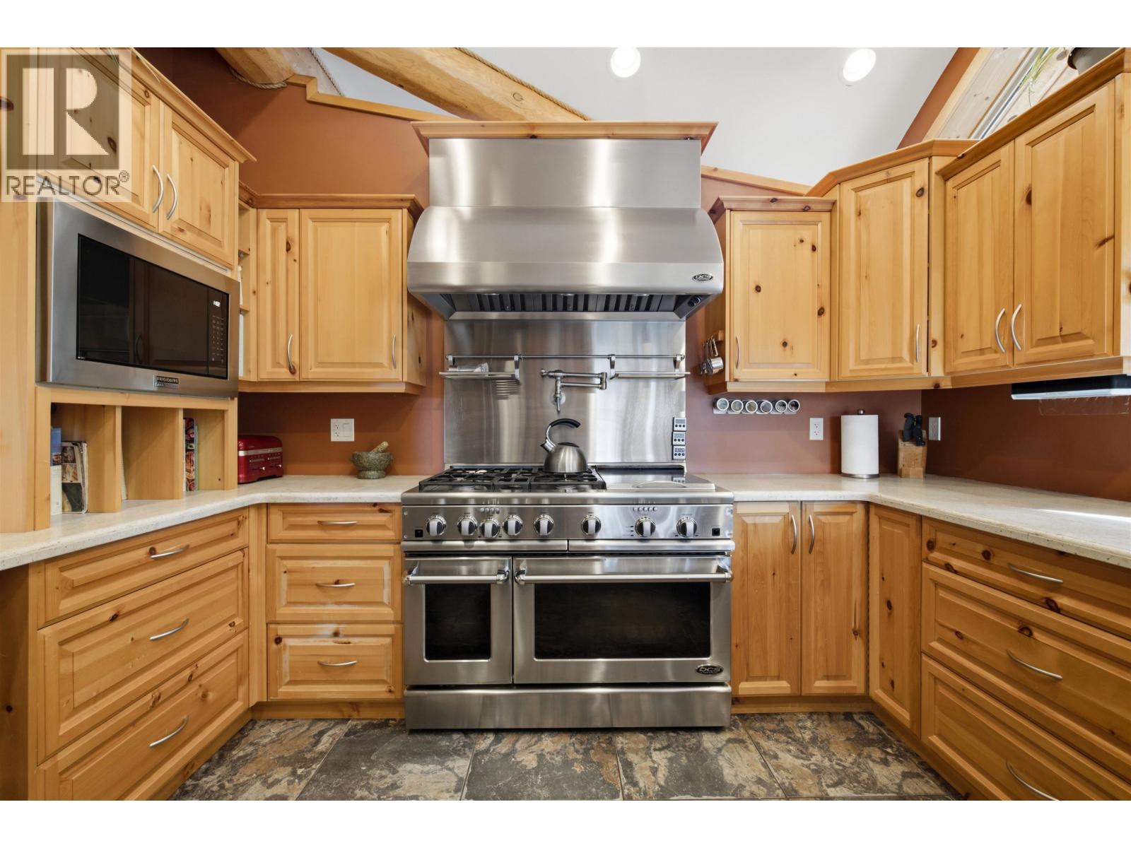 2635 Basaraba Road Property Photo 10