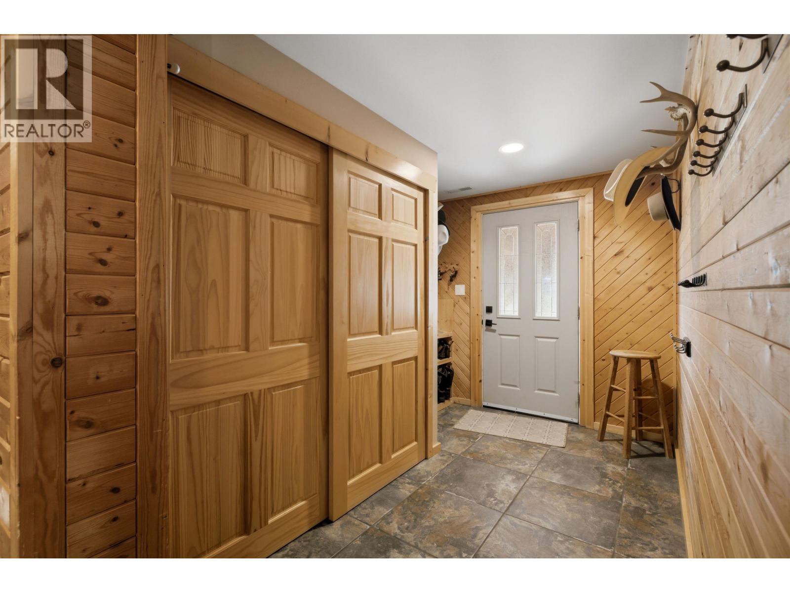 2635 Basaraba Road Property Photo 23