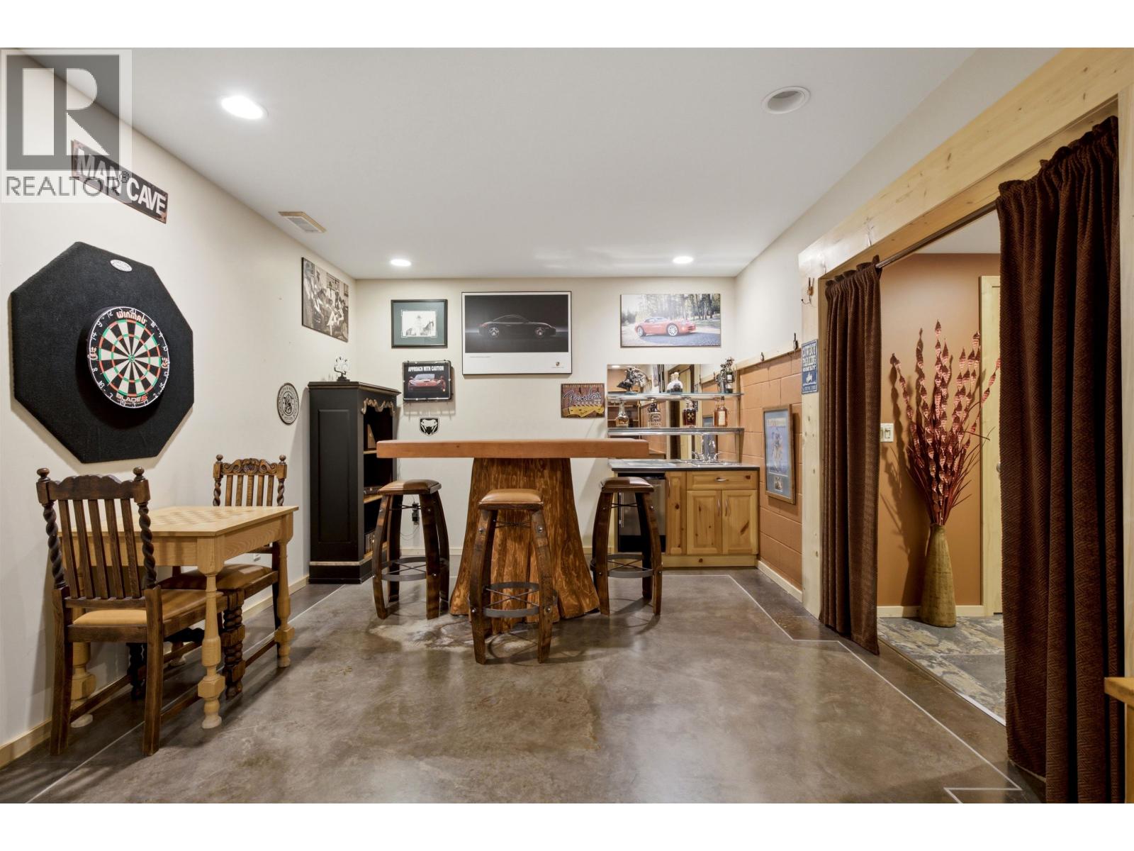 2635 Basaraba Road Property Photo 25