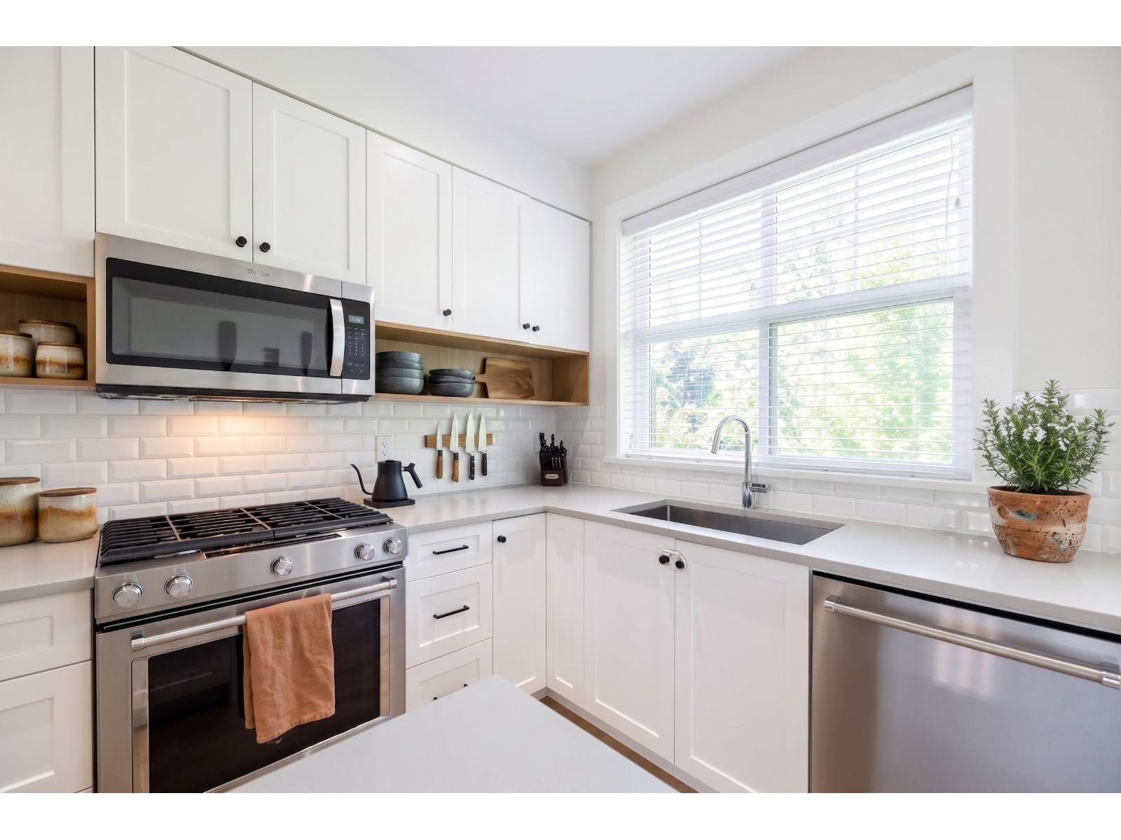 54 27735 ROUNDHOUSE DRIVE Property Photo 1