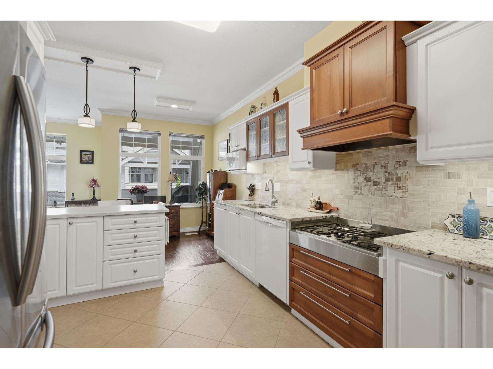 24 15037 58 Avenue Property Photo 6