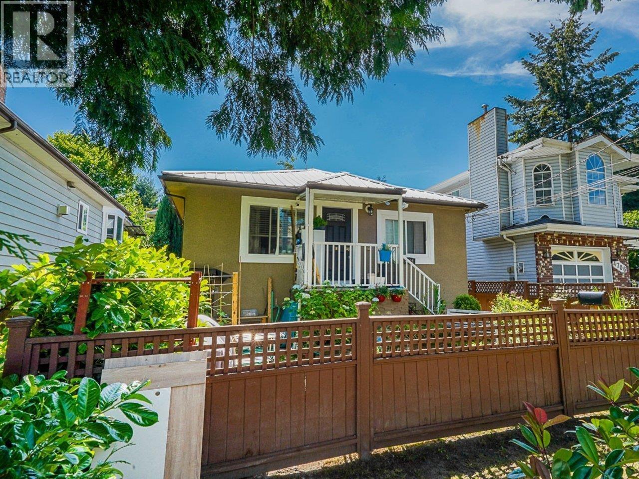 4702 CLARENDON STREET Property Photo 1