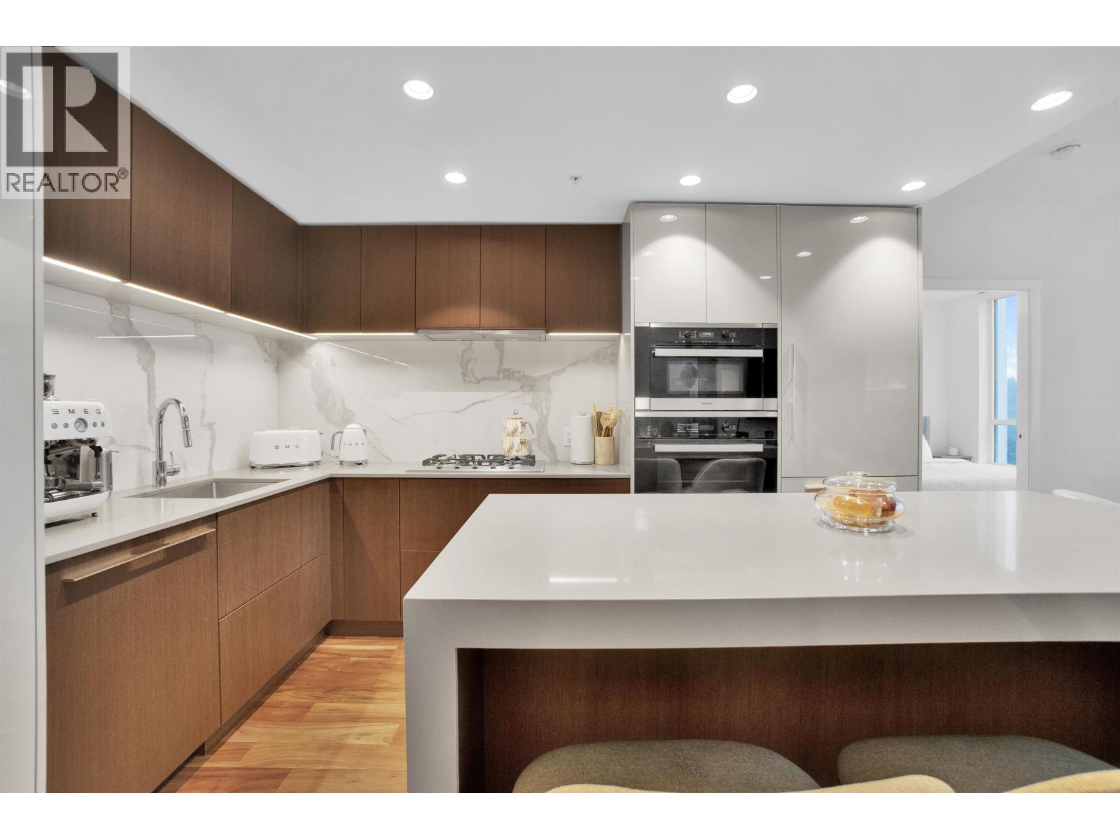 1302 1675 Lions Gate Lane Property Photo 6