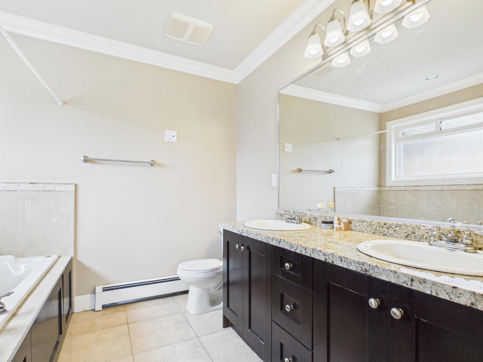 14585 59a Avenue Property Photo 14