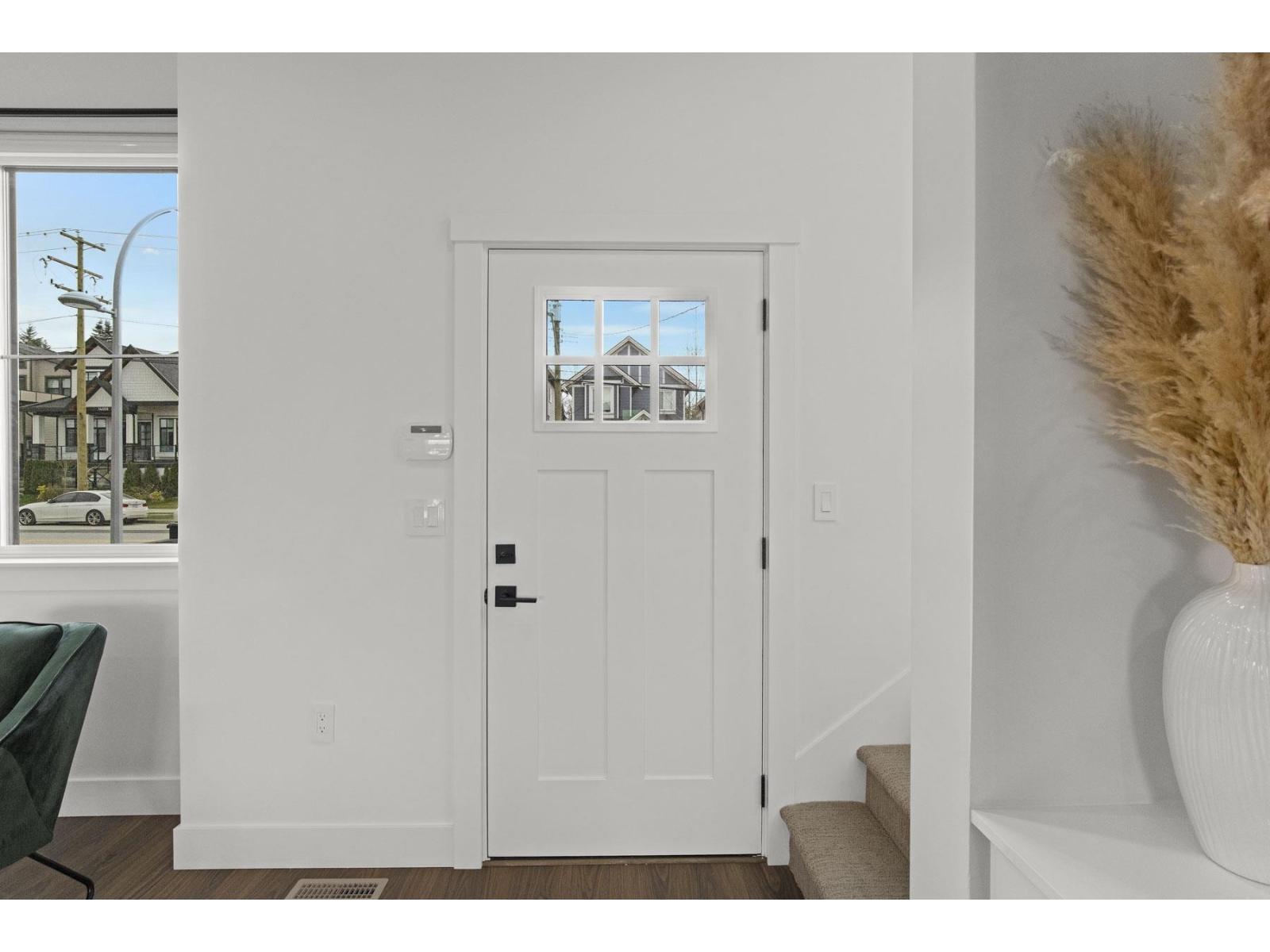 7 6035 141 Street Property Photo 7
