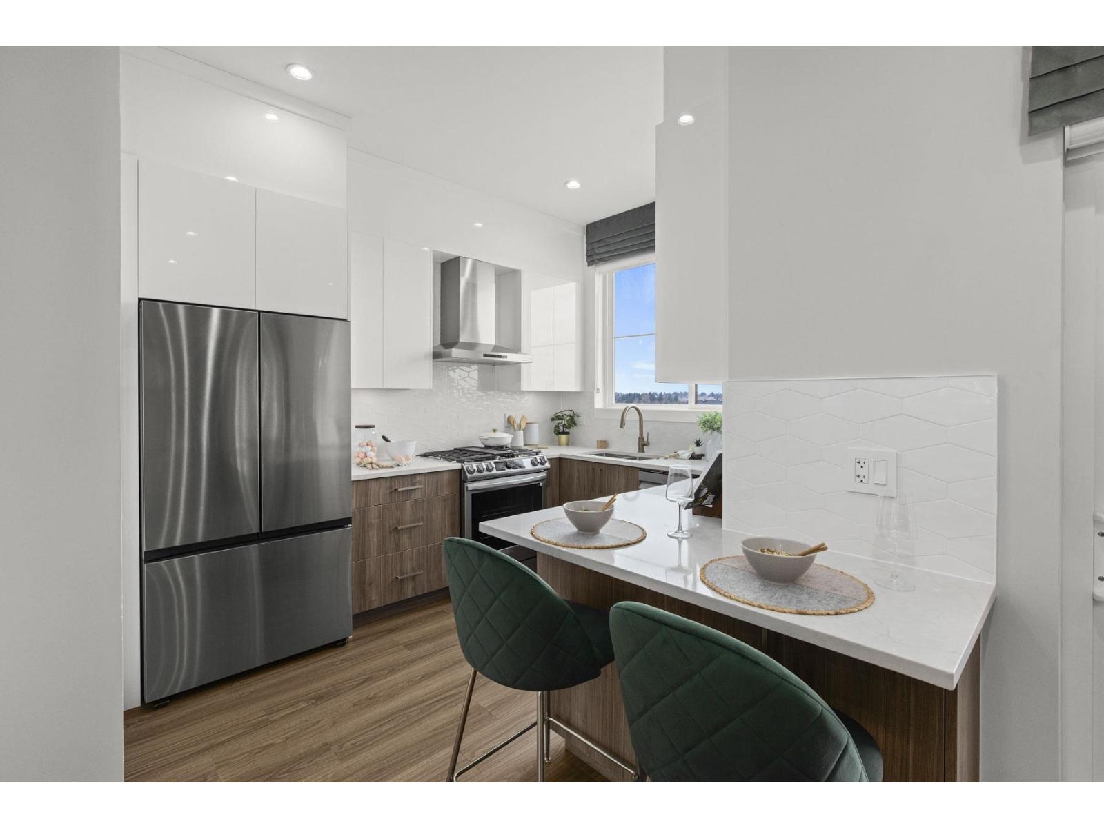 7 6035 141 Street Property Photo 16