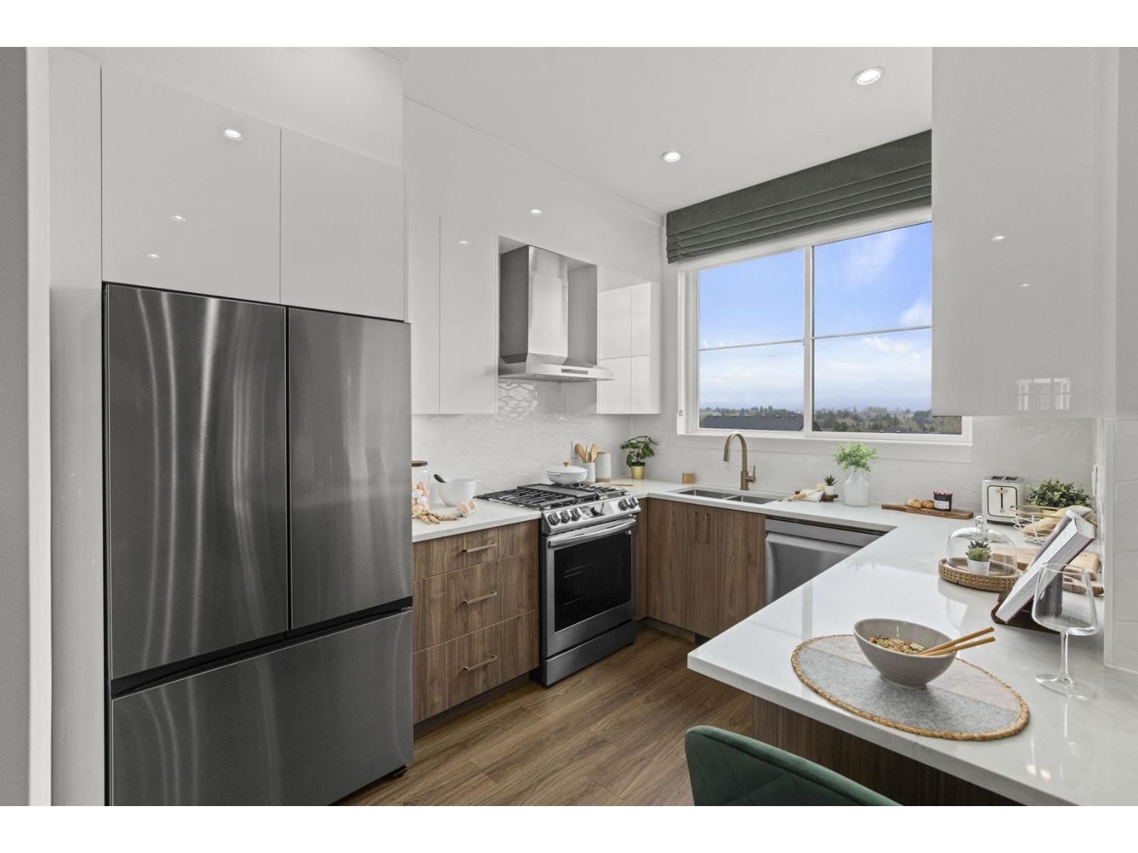 7 6035 141 Street Property Photo 17