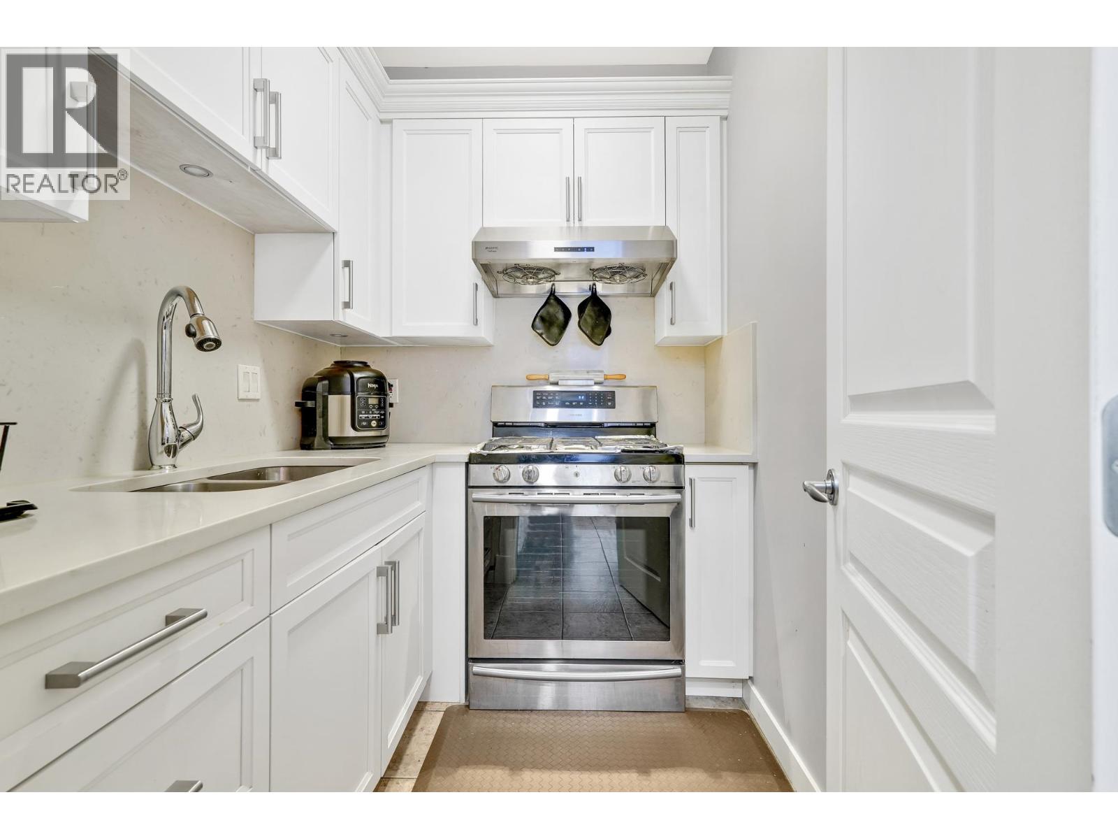 24760 Kimola Drive Property Photo 10