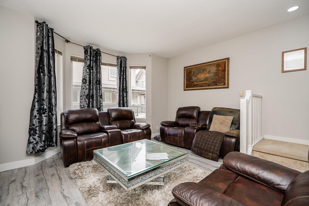 11 16772 61 AVENUE Property Photo 1