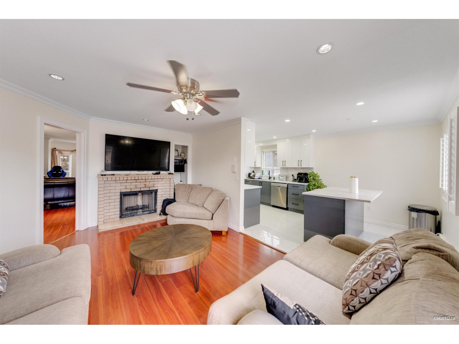 7069 144 Street Property Photo 7