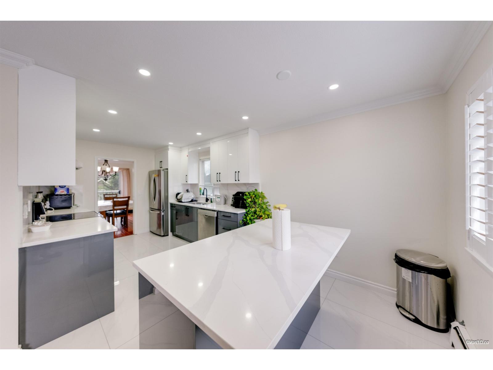 7069 144 Street Property Photo 8