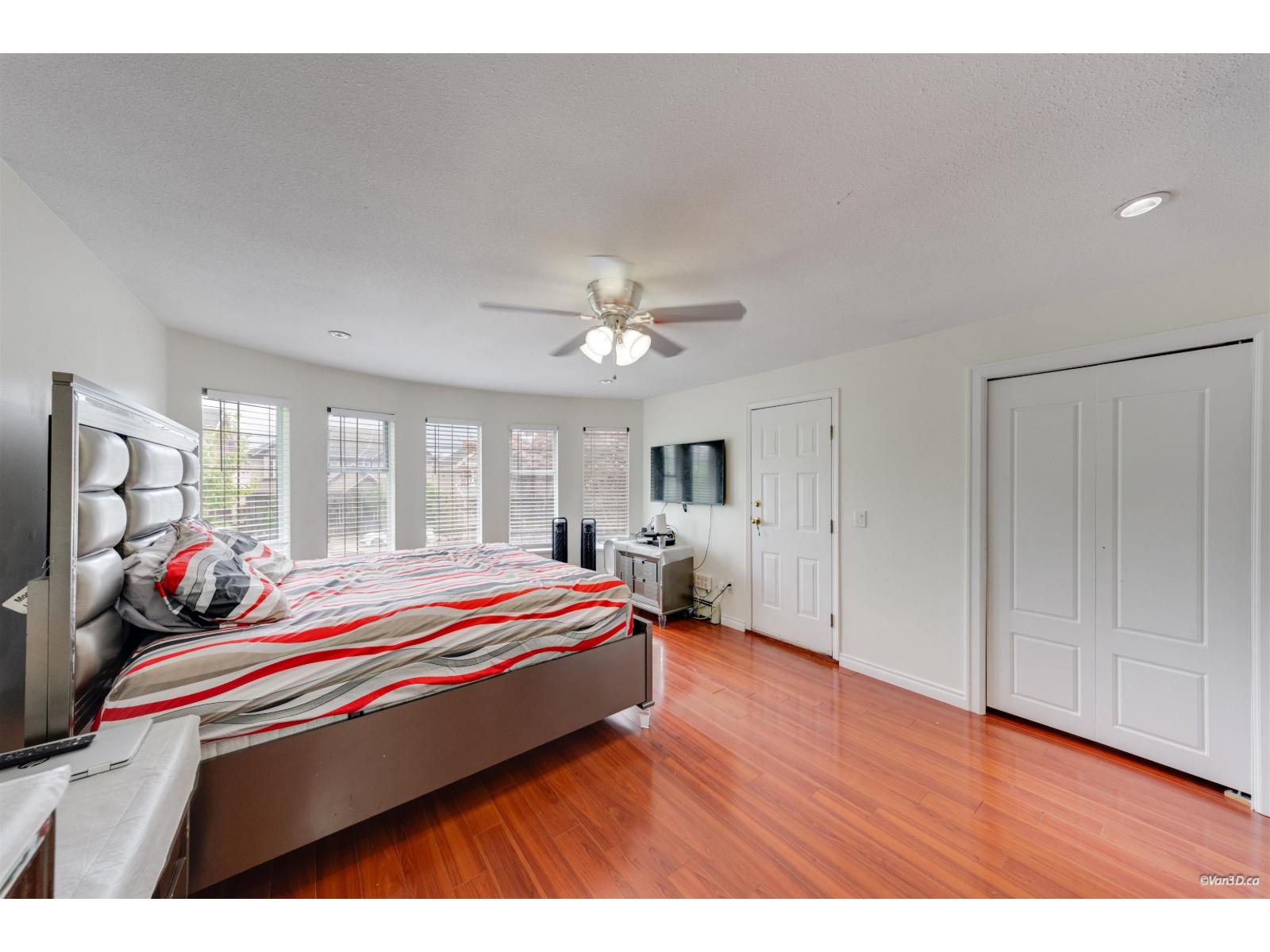 7069 144 Street Property Photo 14