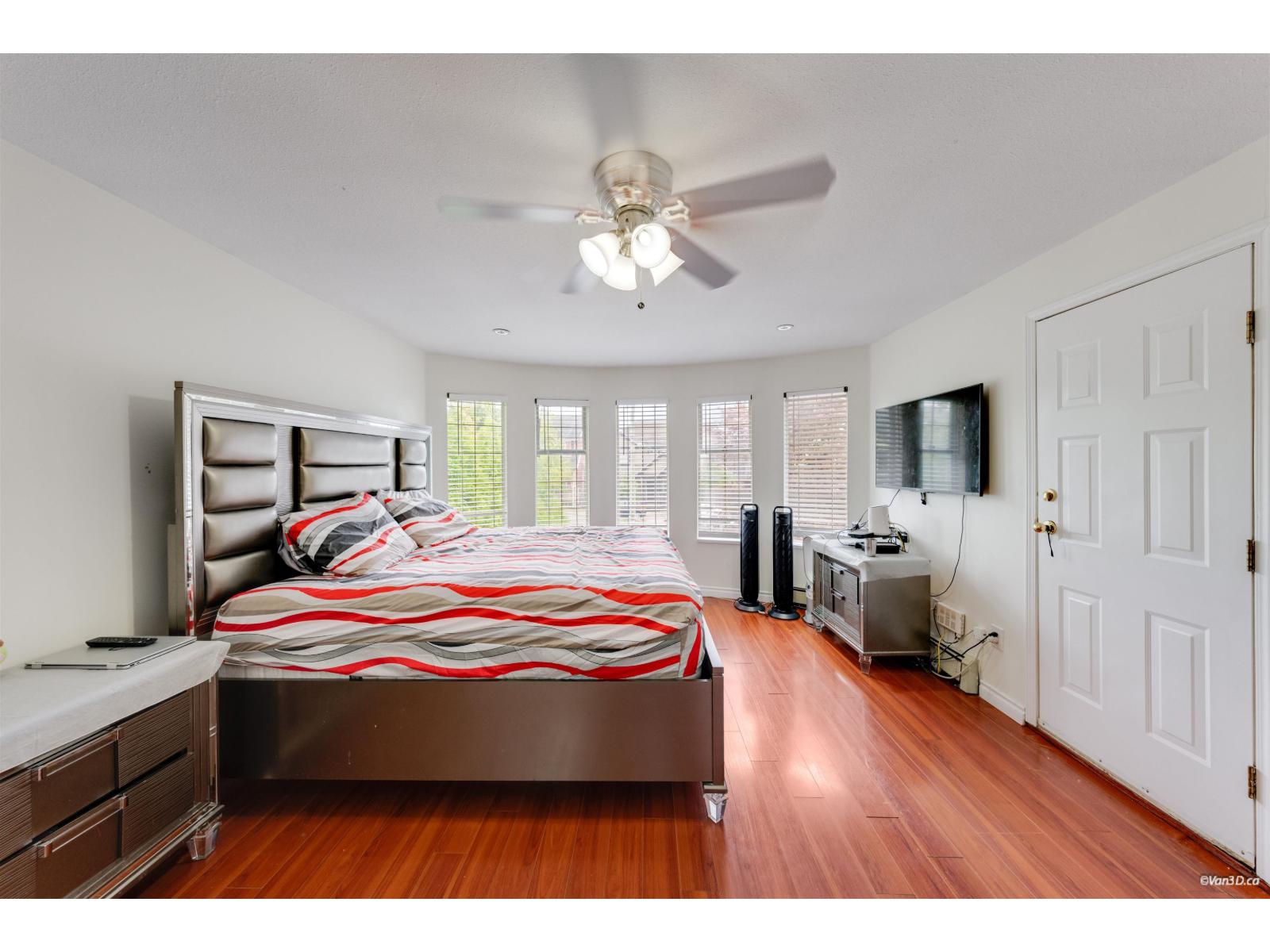 7069 144 Street Property Photo 15