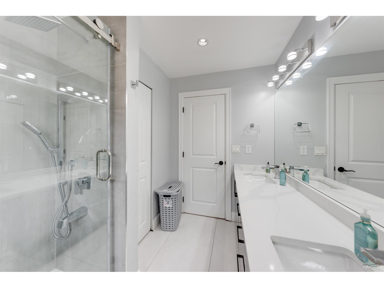 7069 144 Street Property Photo 20