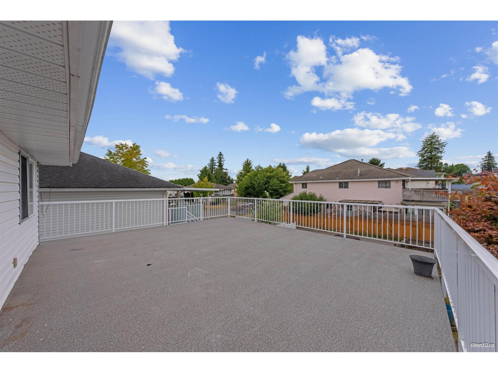 7069 144 Street Property Photo 21