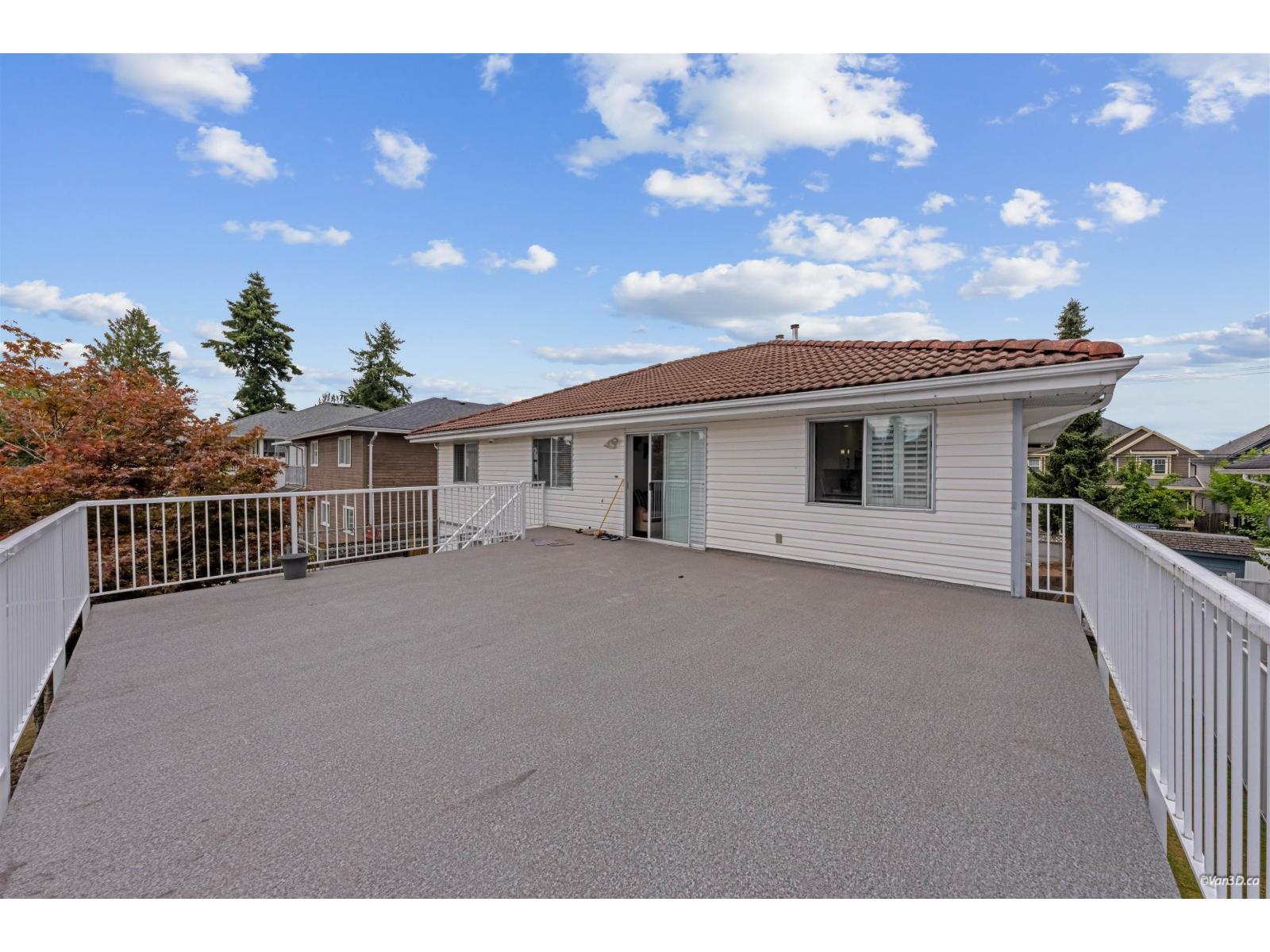 7069 144 Street Property Photo 22