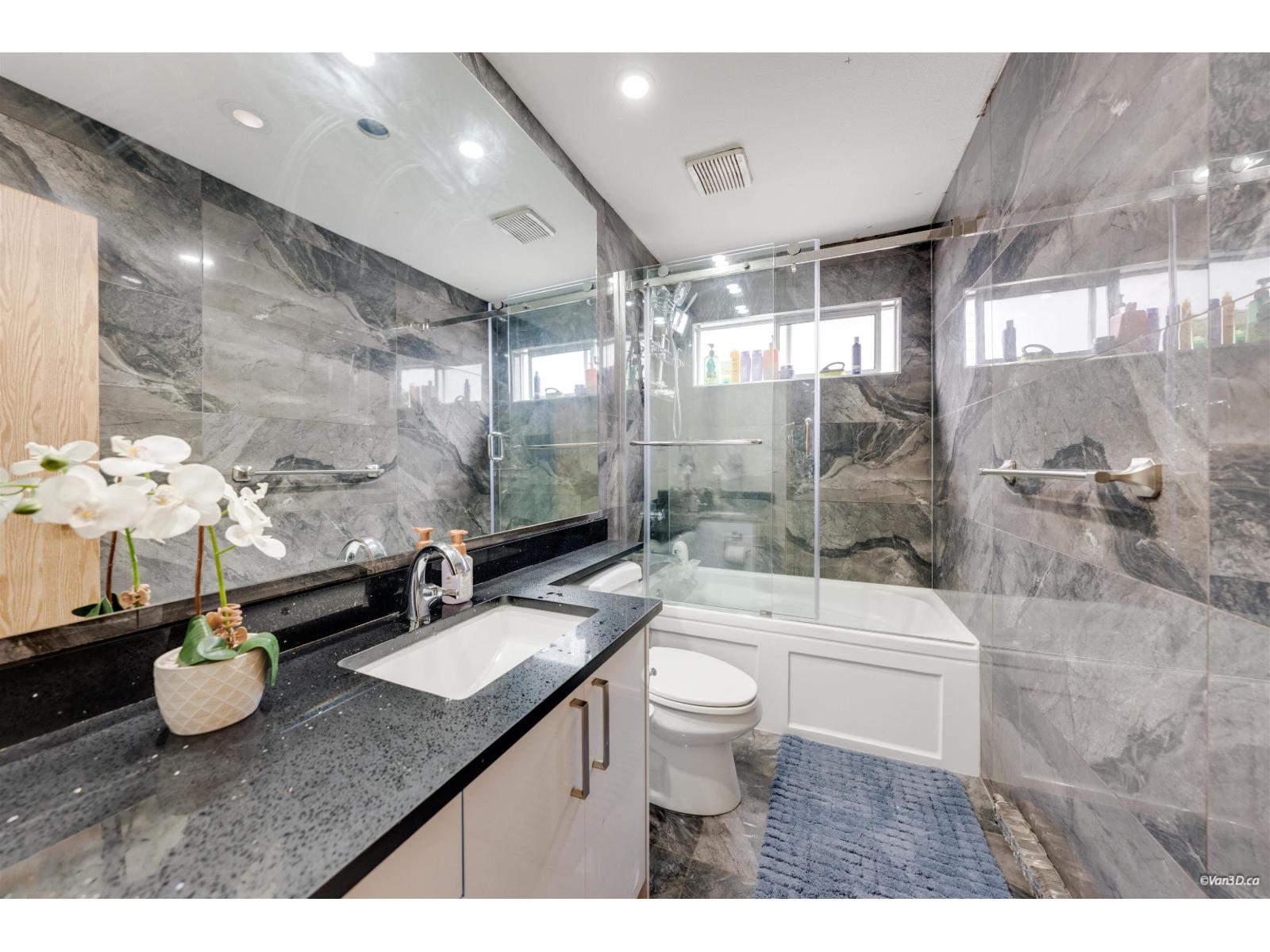 7069 144 Street Property Photo 23