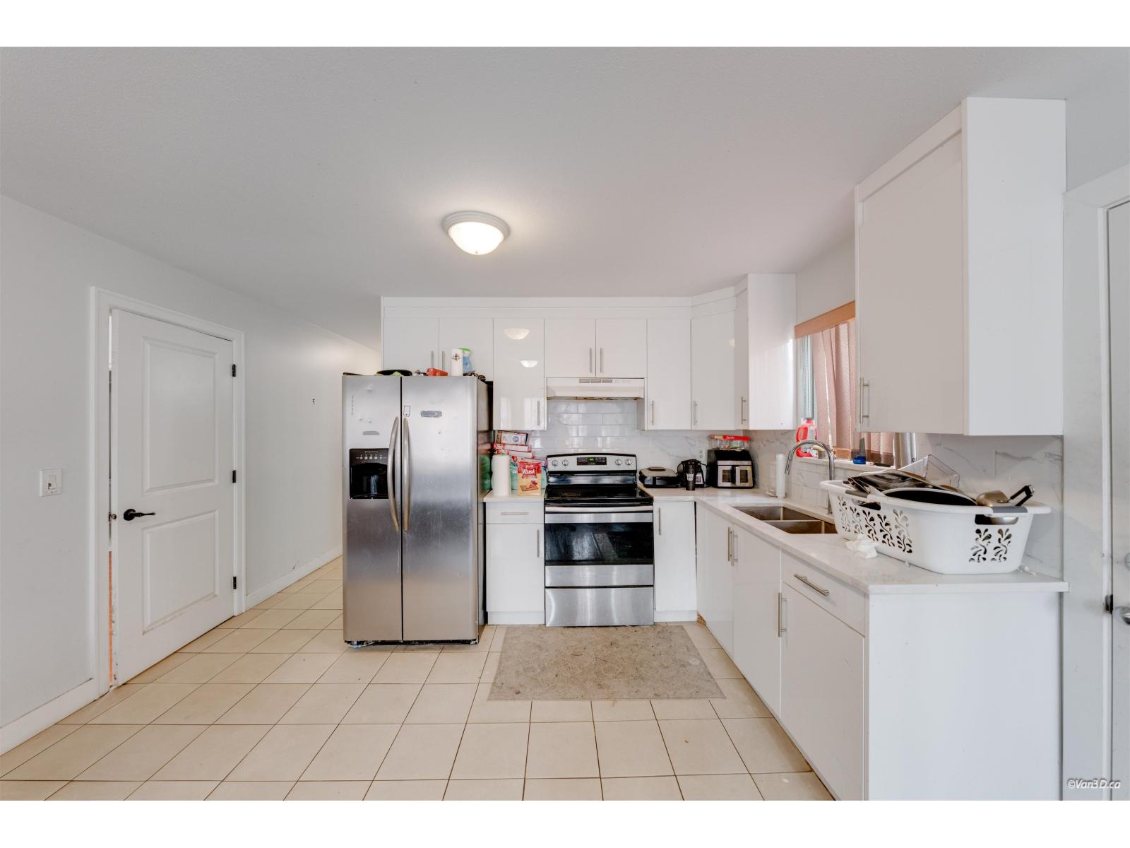 7069 144 Street Property Photo 25