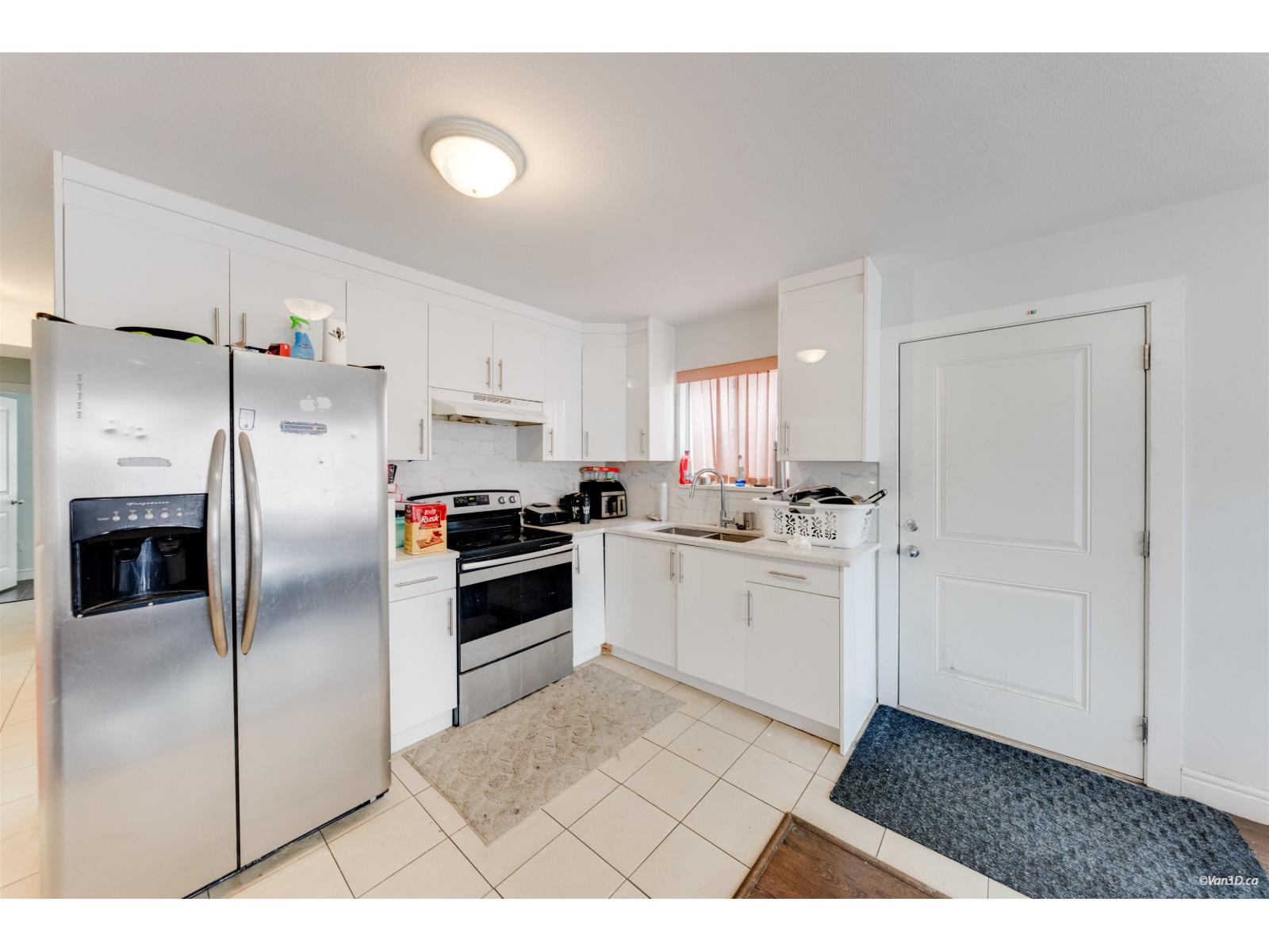 7069 144 Street Property Photo 29