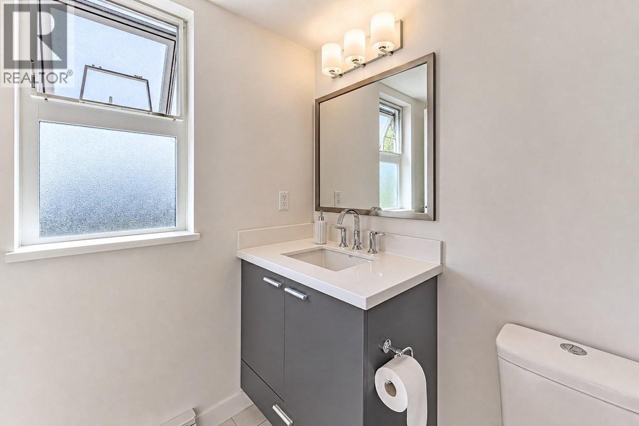 519 2888 E 2nd Avenue Property Photo 10