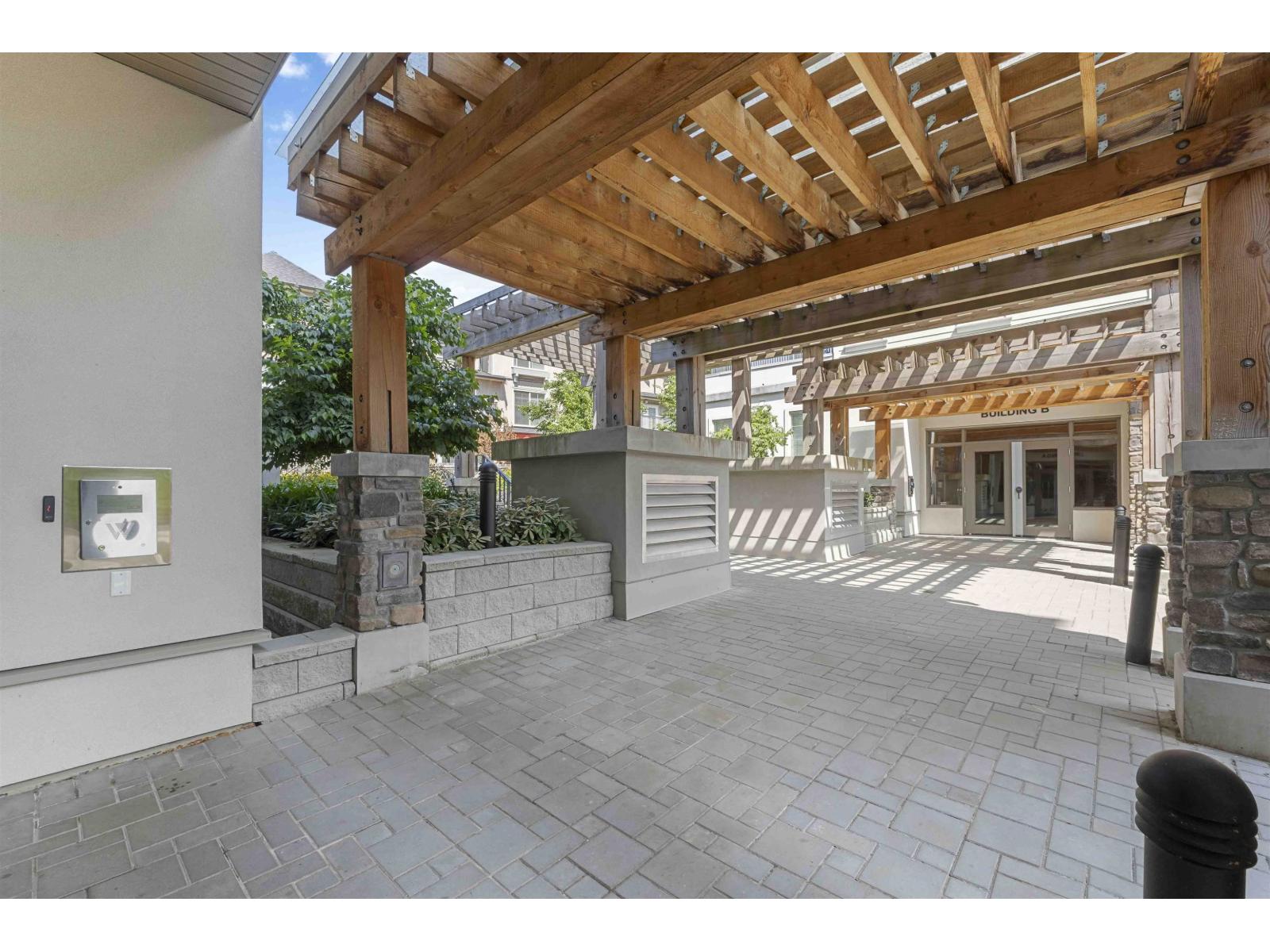 A413 20487 65 Avenue Property Photo 7