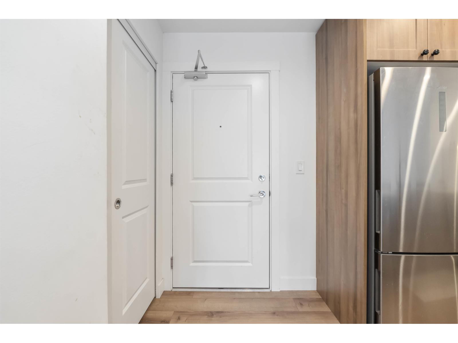 A413 20487 65 Avenue Property Photo 9