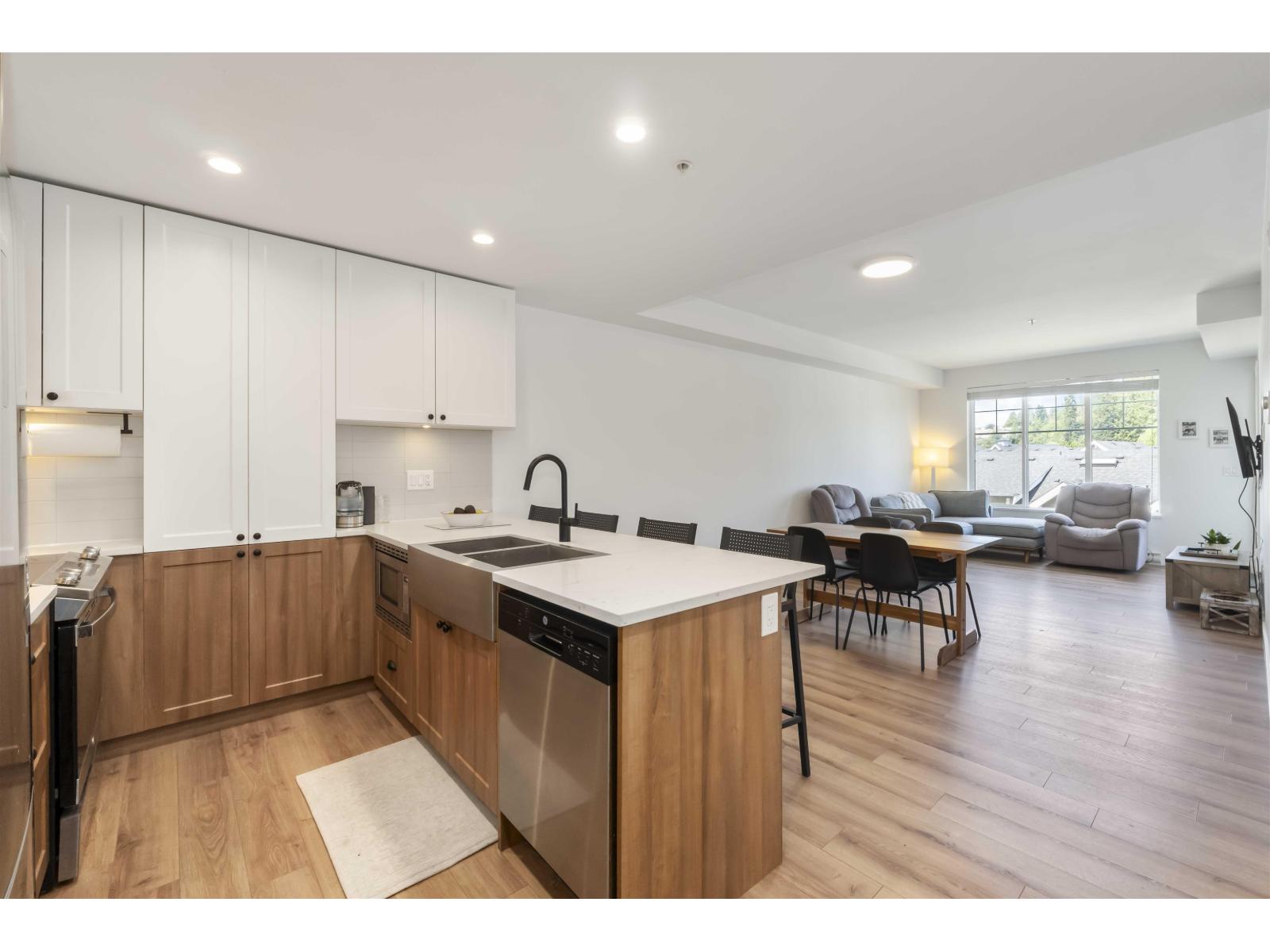 A413 20487 65 Avenue Property Photo 10