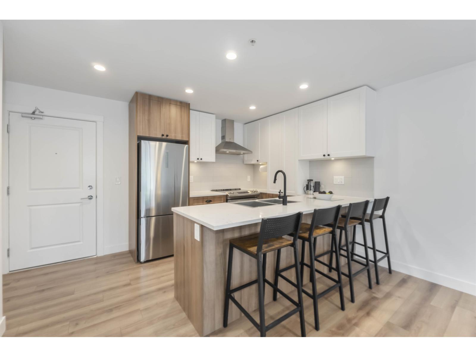 A413 20487 65 Avenue Property Photo 11