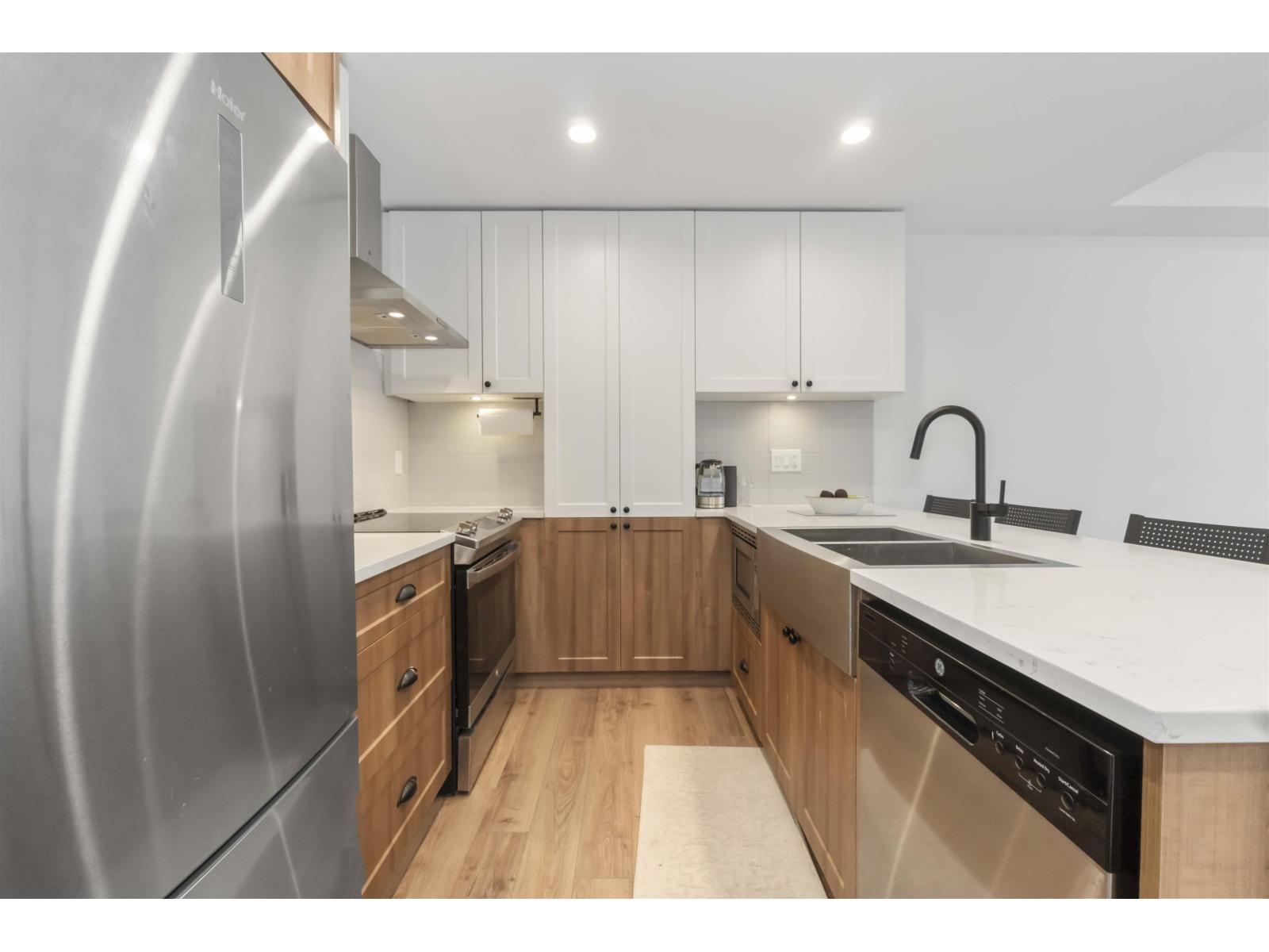 A413 20487 65 Avenue Property Photo 15