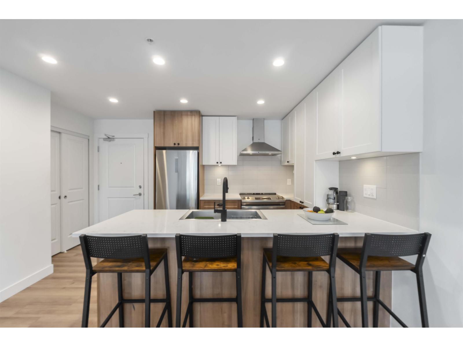 A413 20487 65 Avenue Property Photo 17