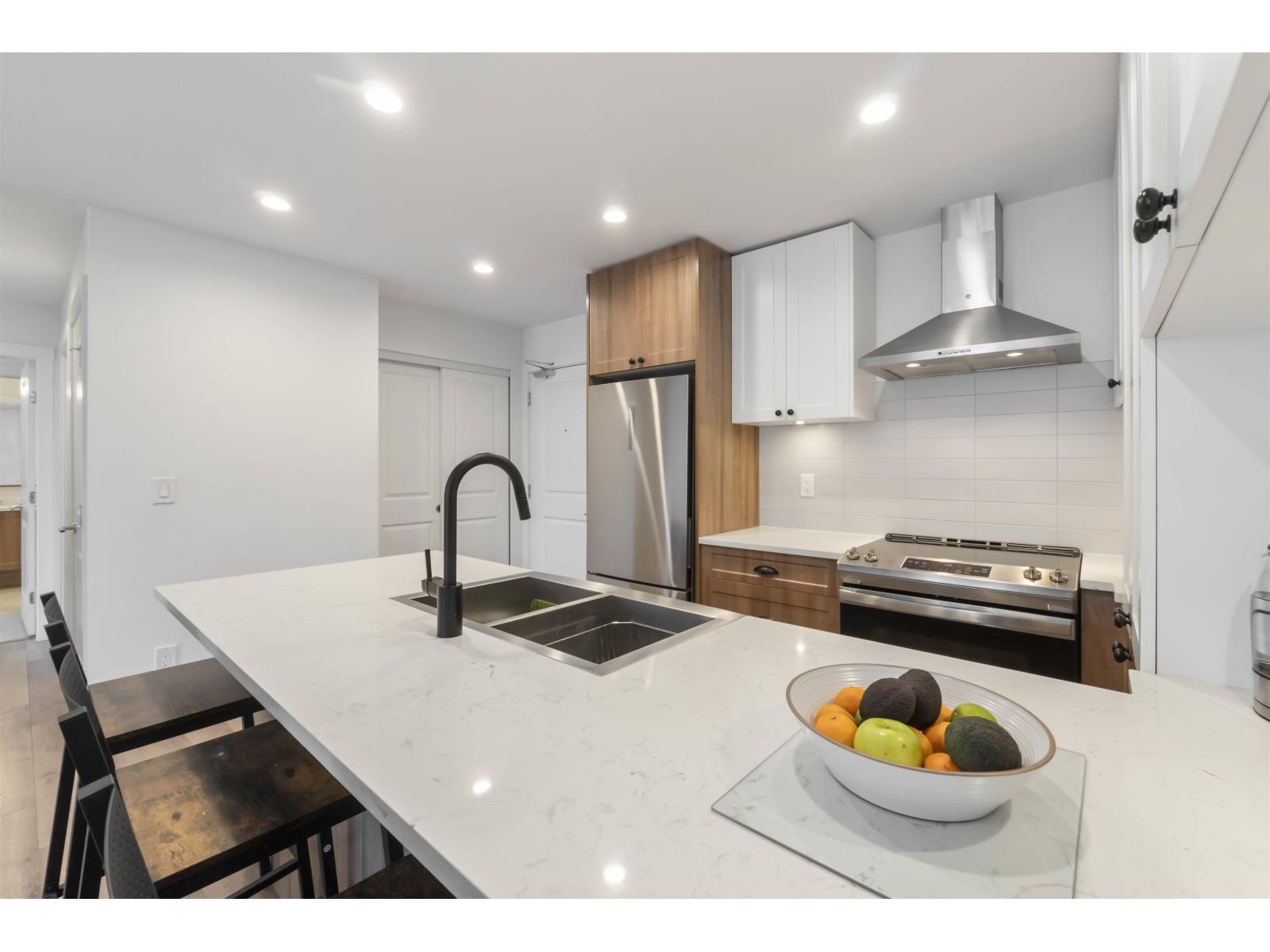 A413 20487 65 Avenue Property Photo 18