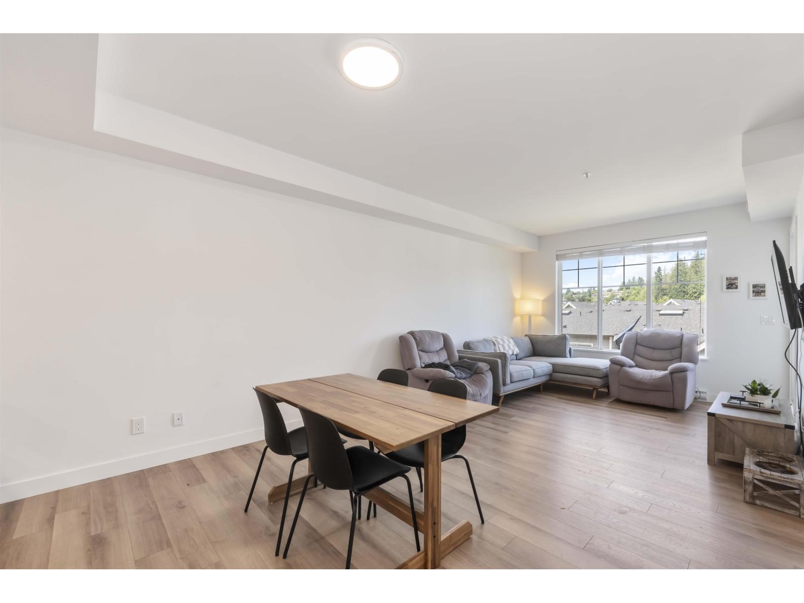 A413 20487 65 Avenue Property Photo 20
