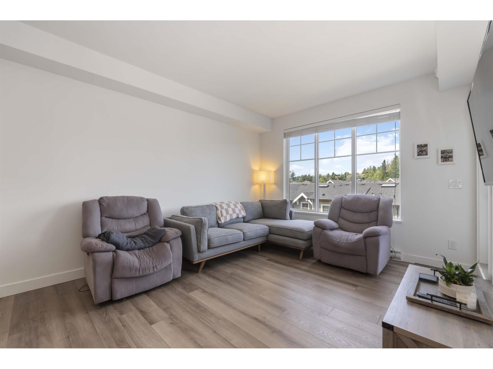 A413 20487 65 Avenue Property Photo 23