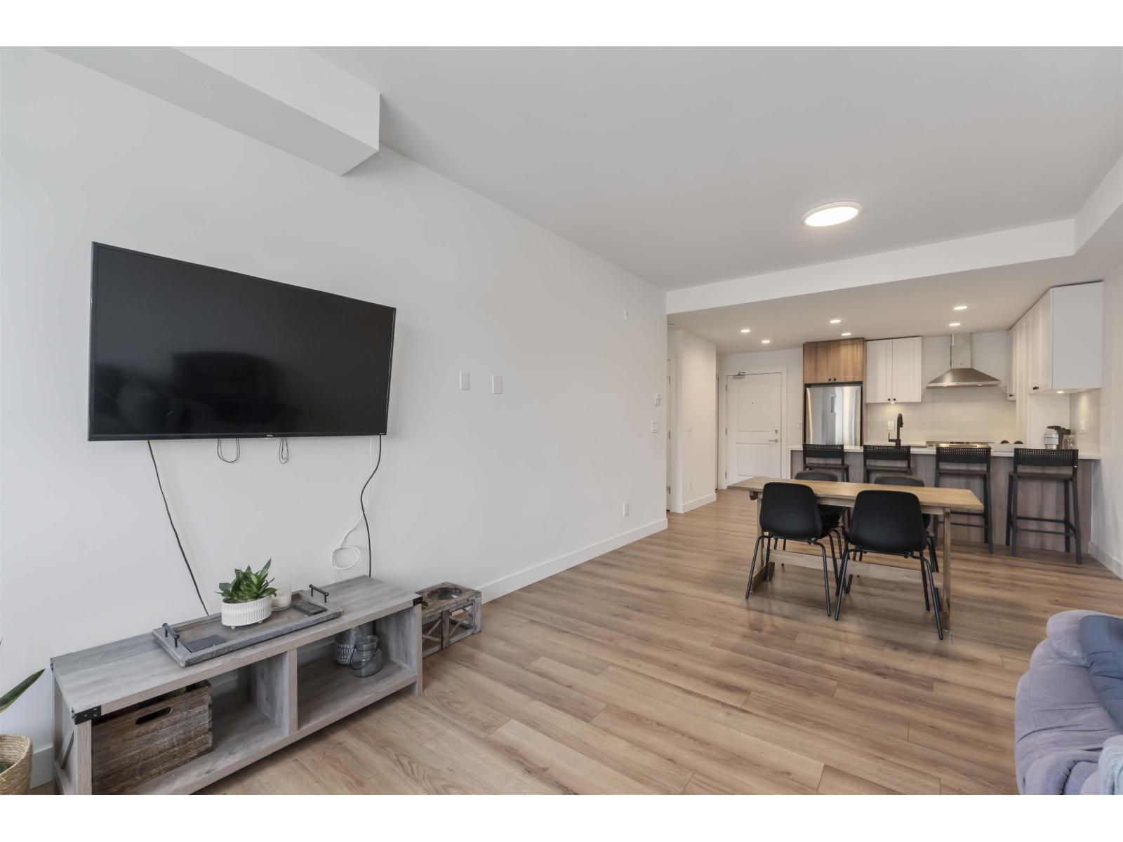 A413 20487 65 Avenue Property Photo 25