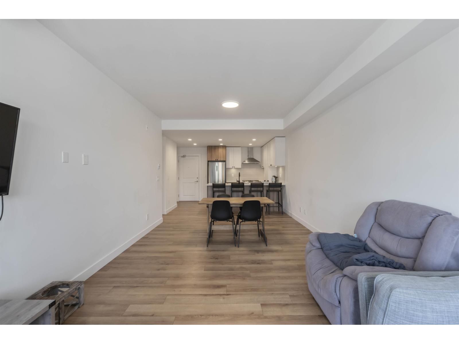 A413 20487 65 Avenue Property Photo 26