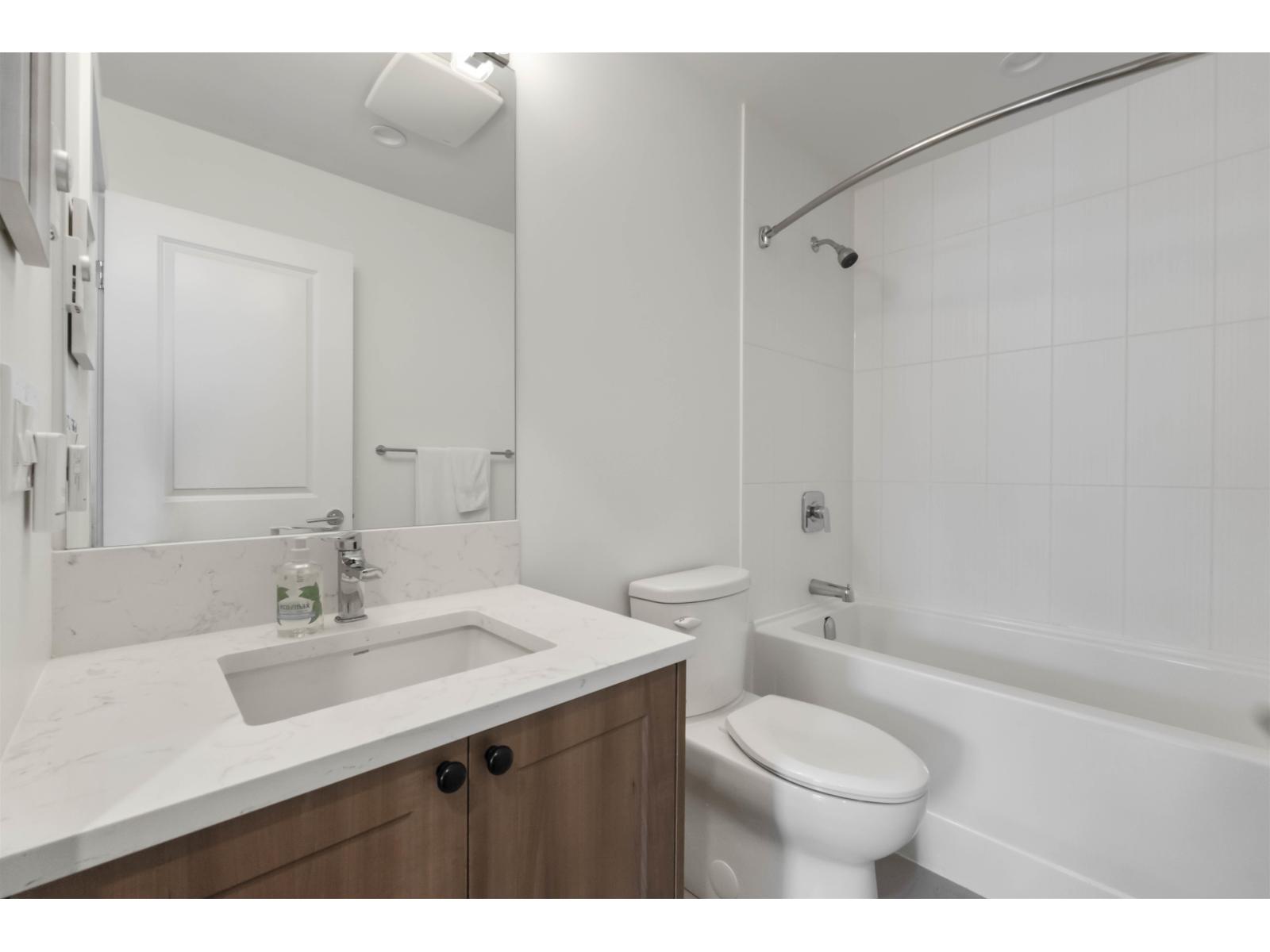A413 20487 65 Avenue Property Photo 27