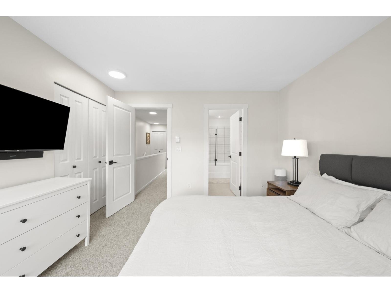 53 18983 72a Avenue Property Photo 17