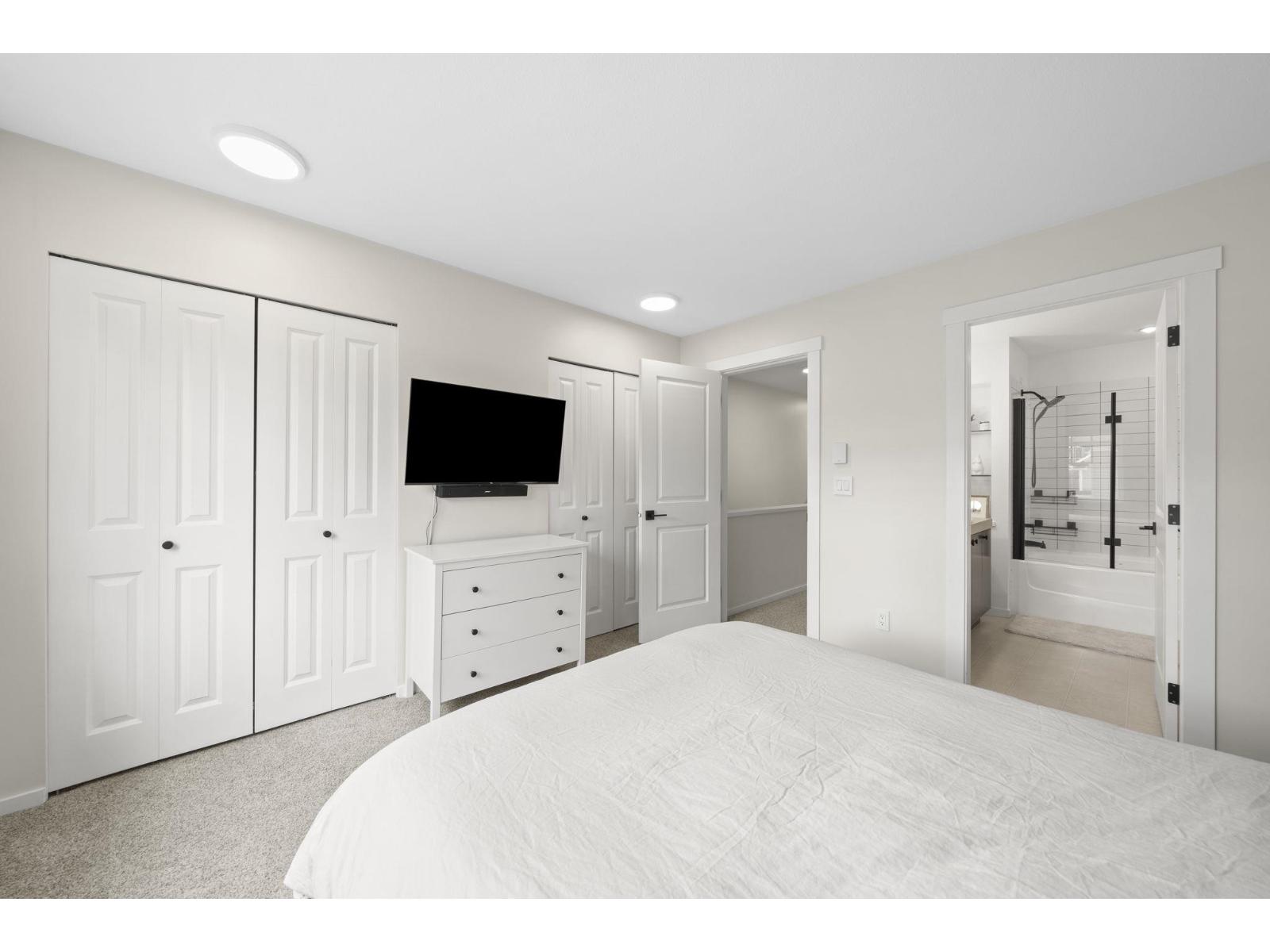 53 18983 72a Avenue Property Photo 18