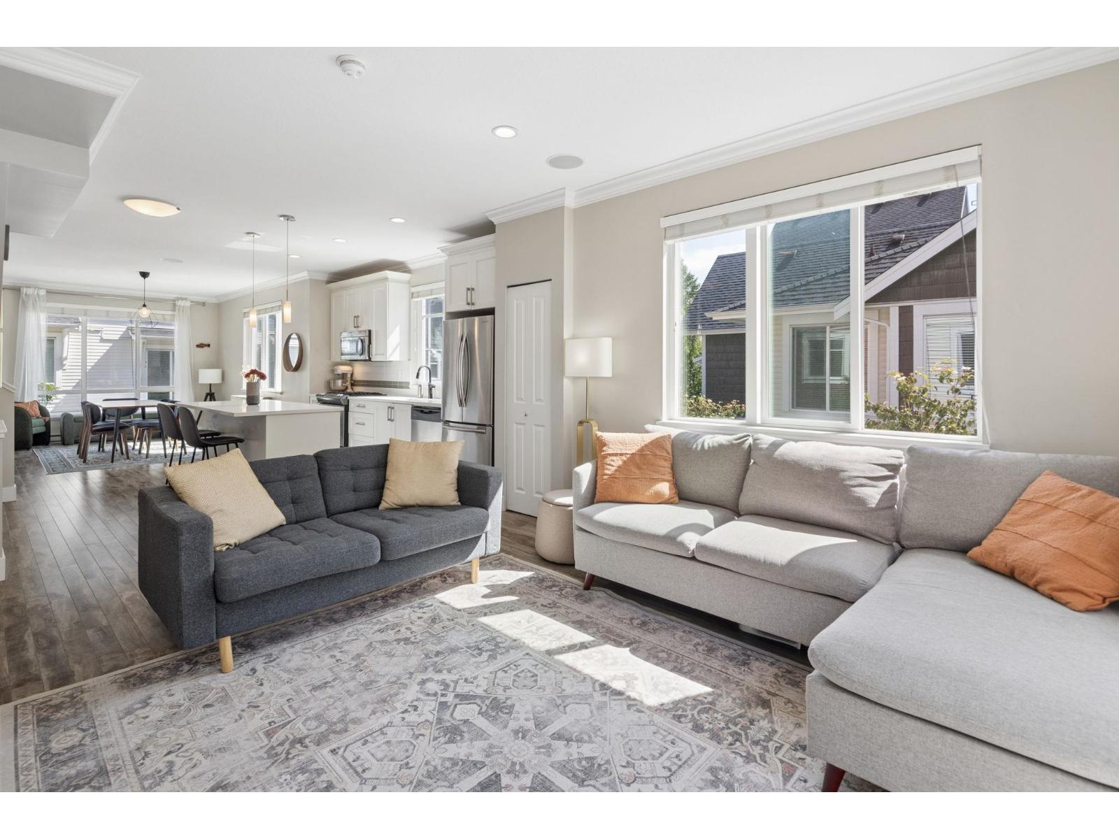 32 3039 156 STREET Property Photo 1