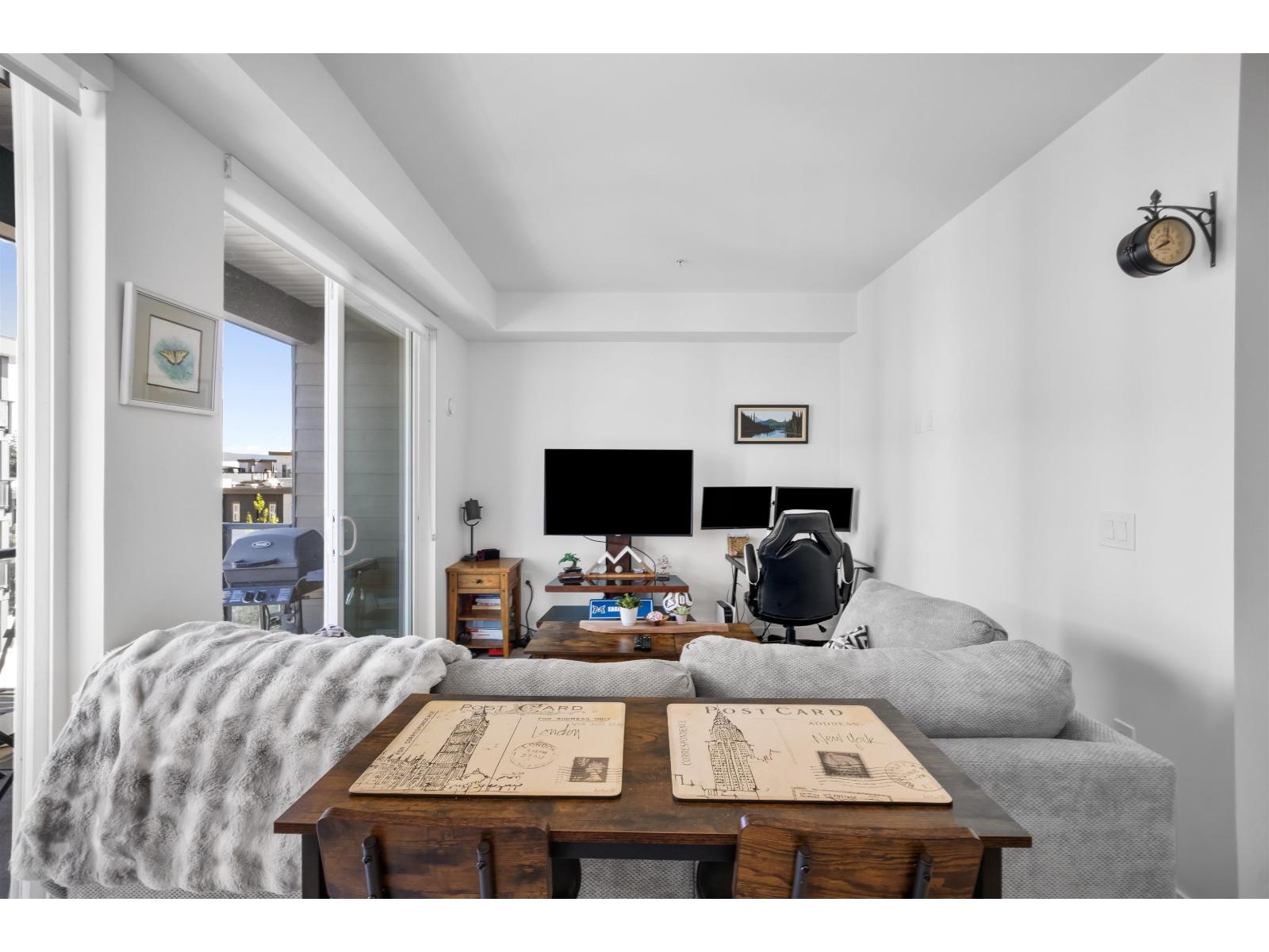 A413 20834 80 Avenue Property Photo 10