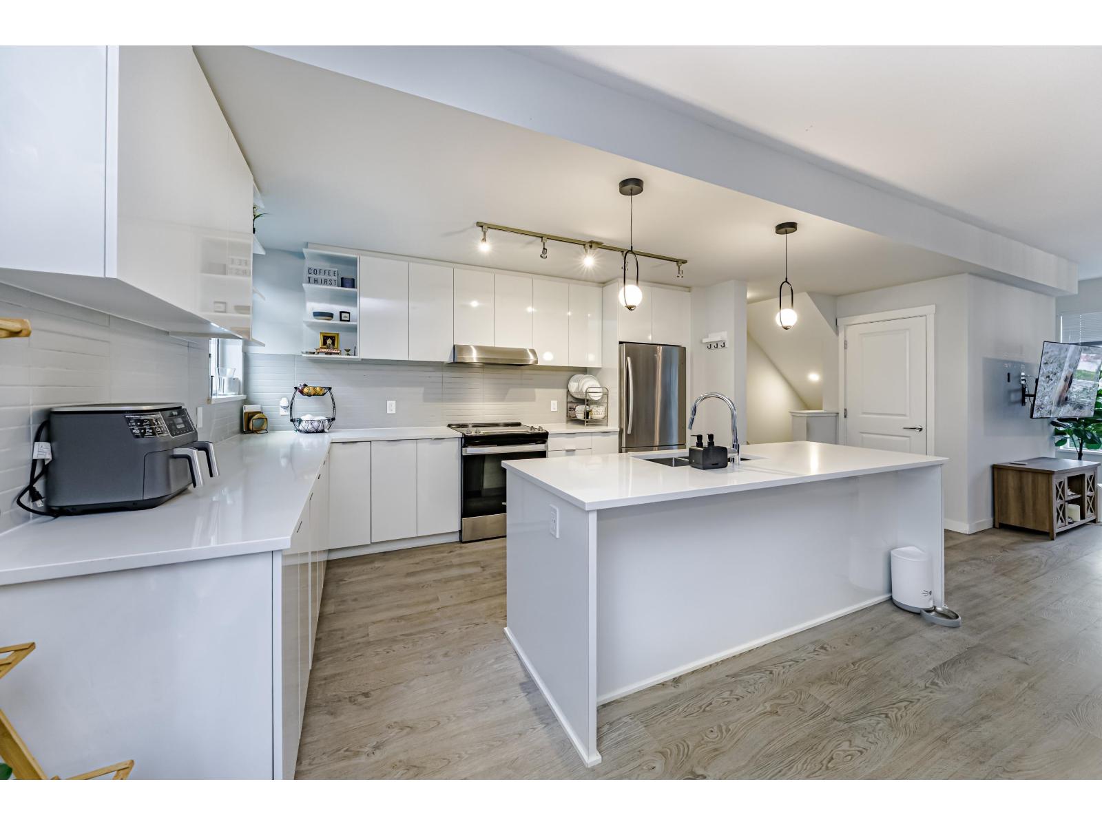 3 15151 Edmund Drive Property Photo 1