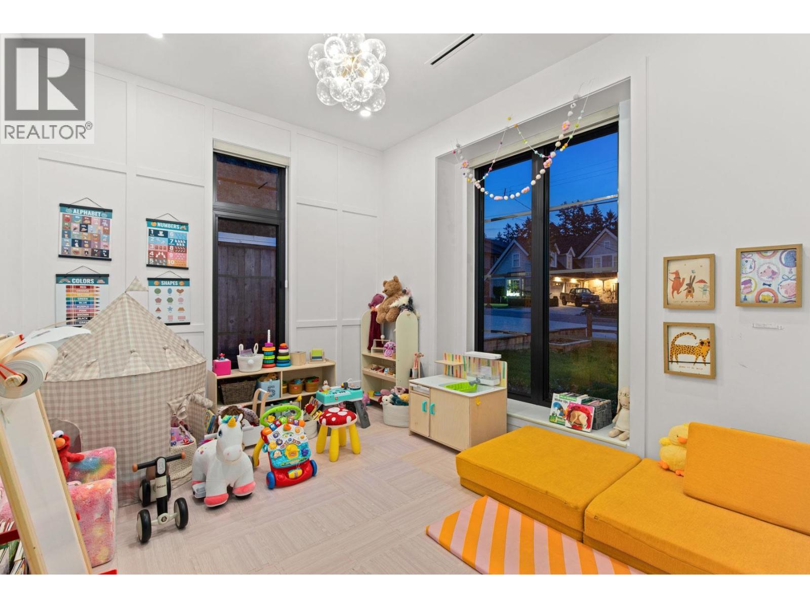 29 50 Street Property Photo 17
