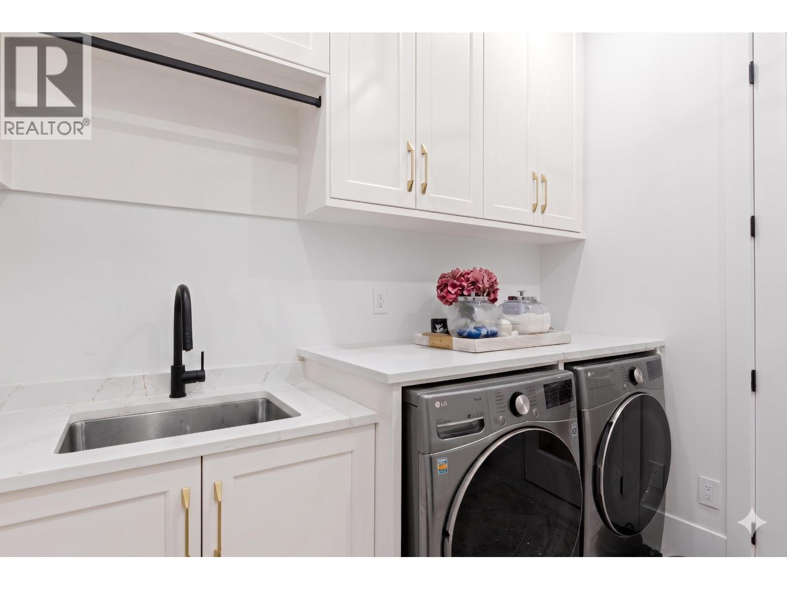 29 50 Street Property Photo 18