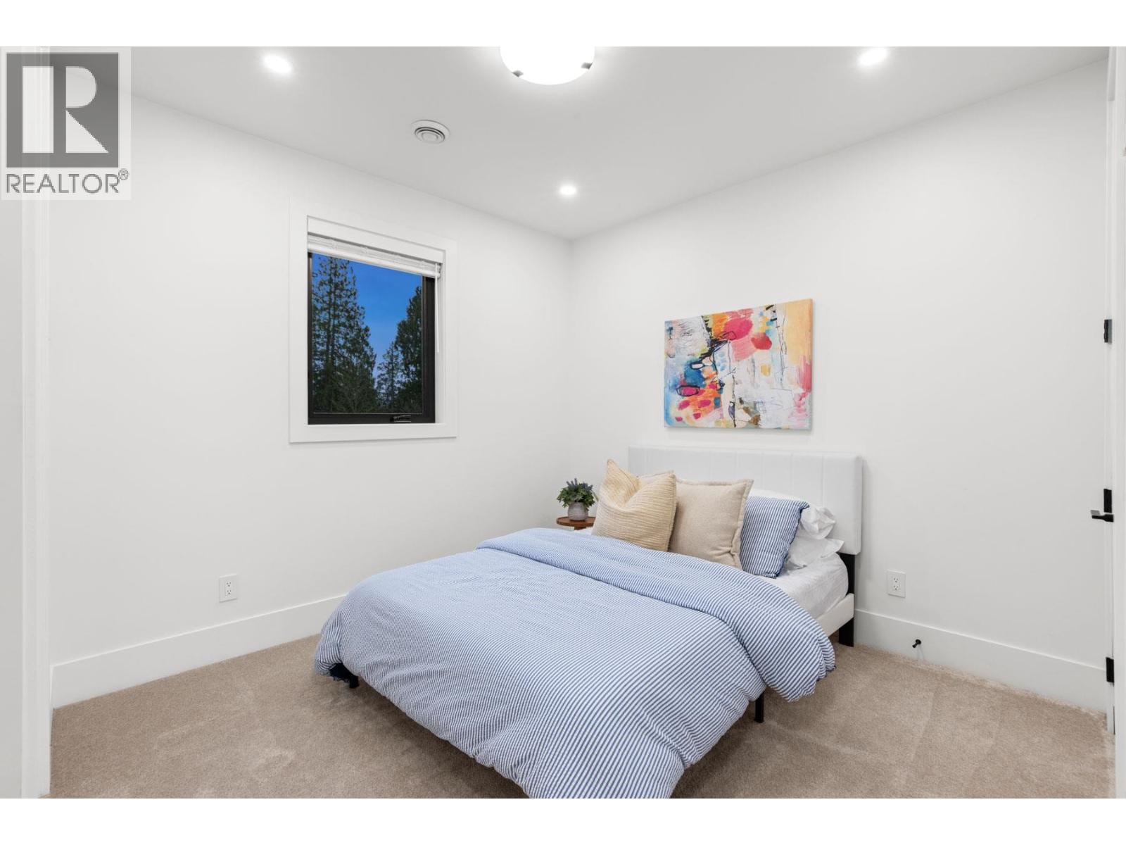 29 50 Street Property Photo 28