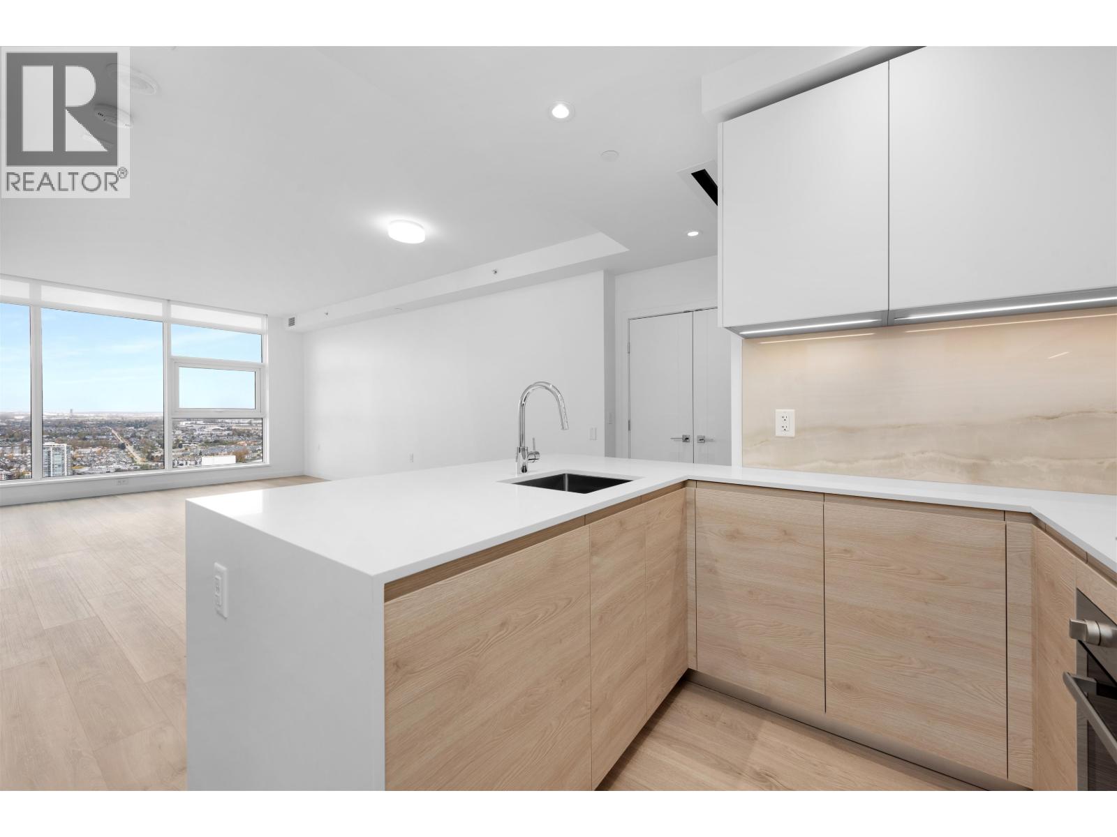 4001 680 Quayside Drive Property Photo 4