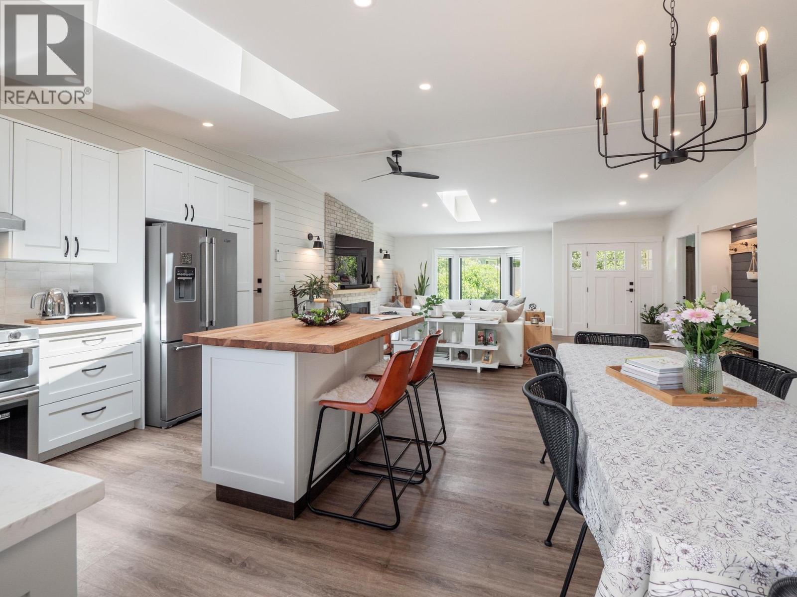 655 Dougall Road Property Photo 8