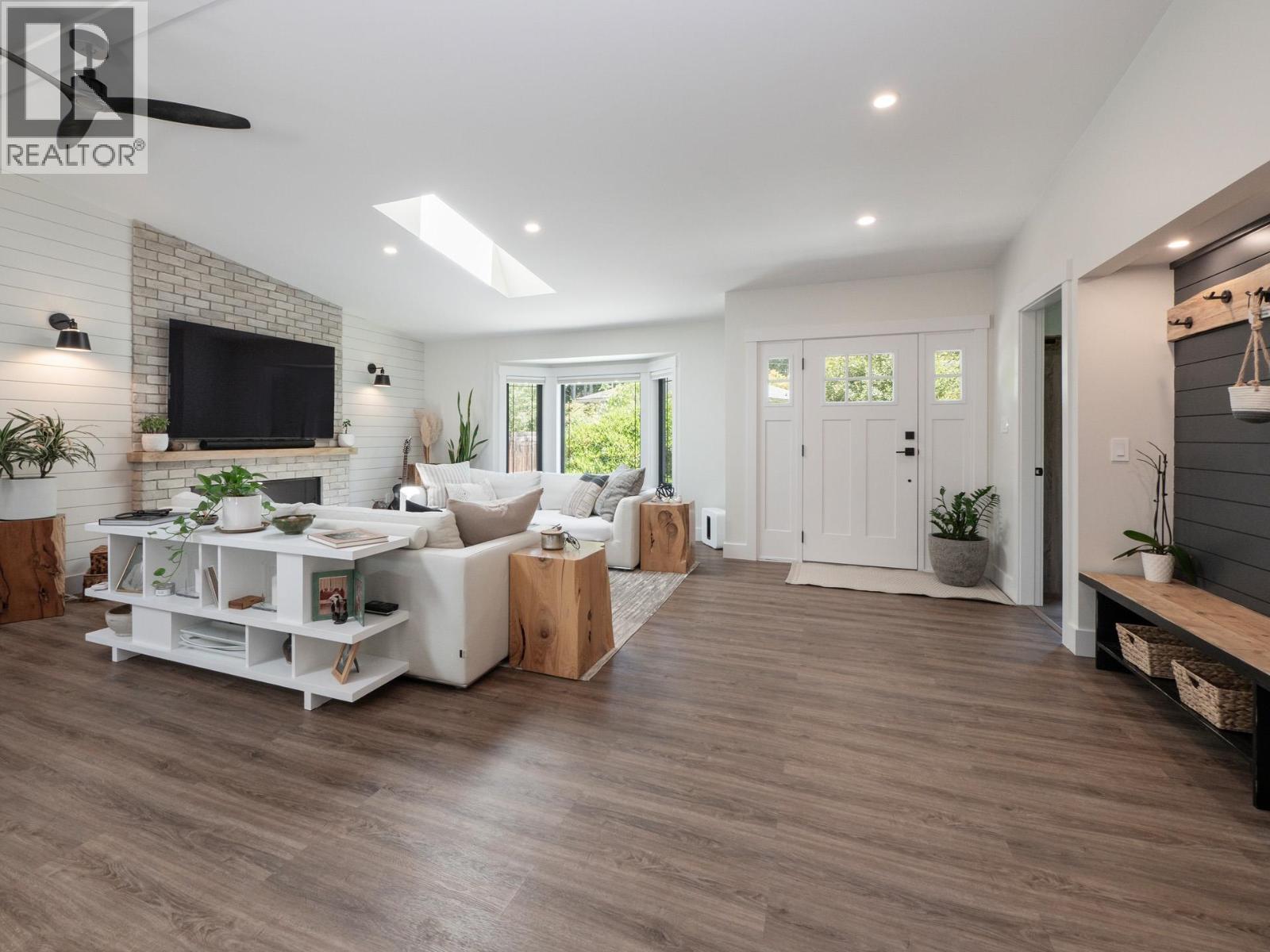 655 Dougall Road Property Photo 10