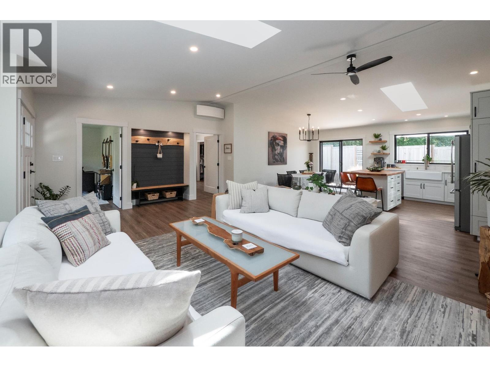 655 Dougall Road Property Photo 12