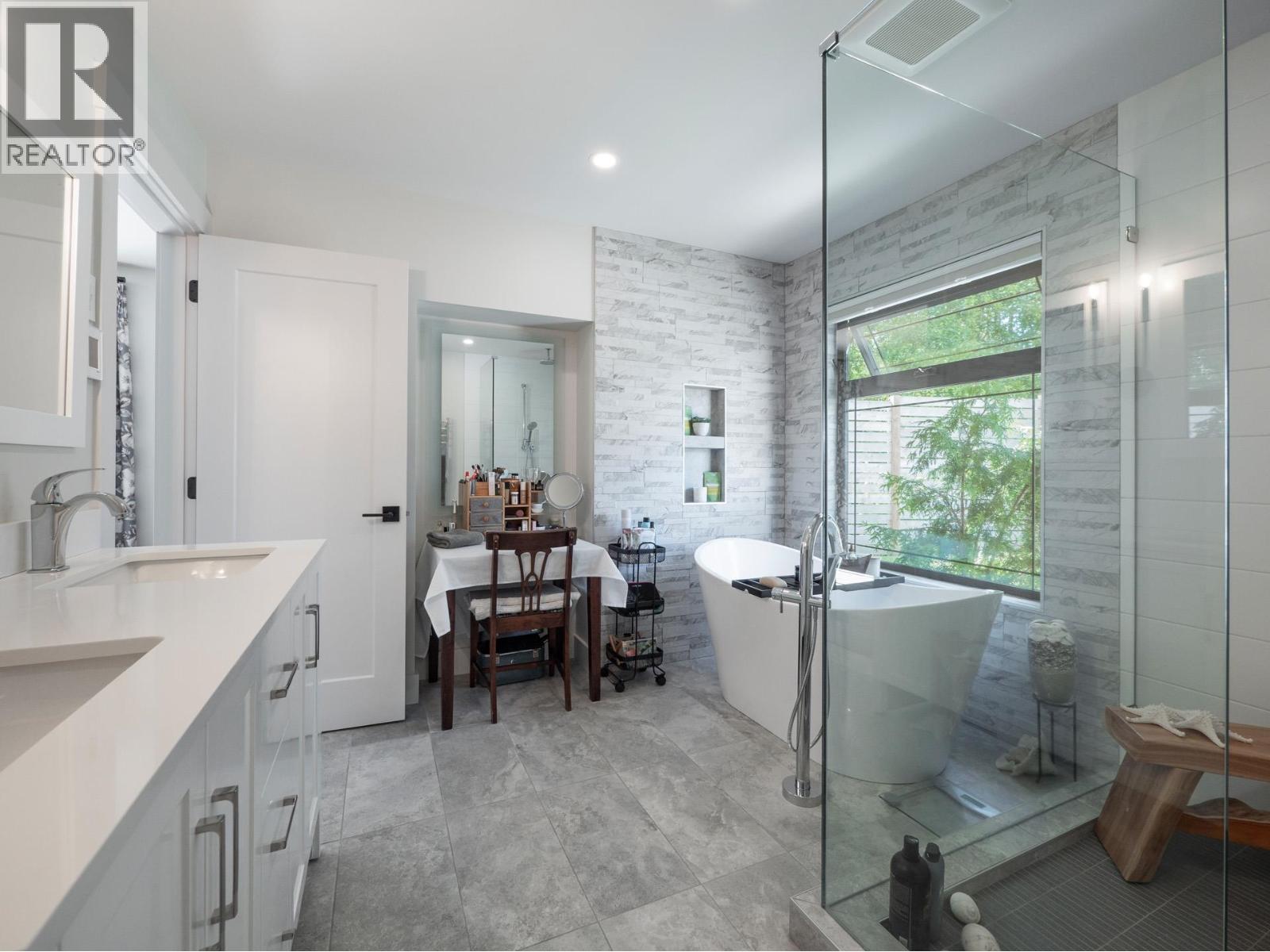 655 Dougall Road Property Photo 14